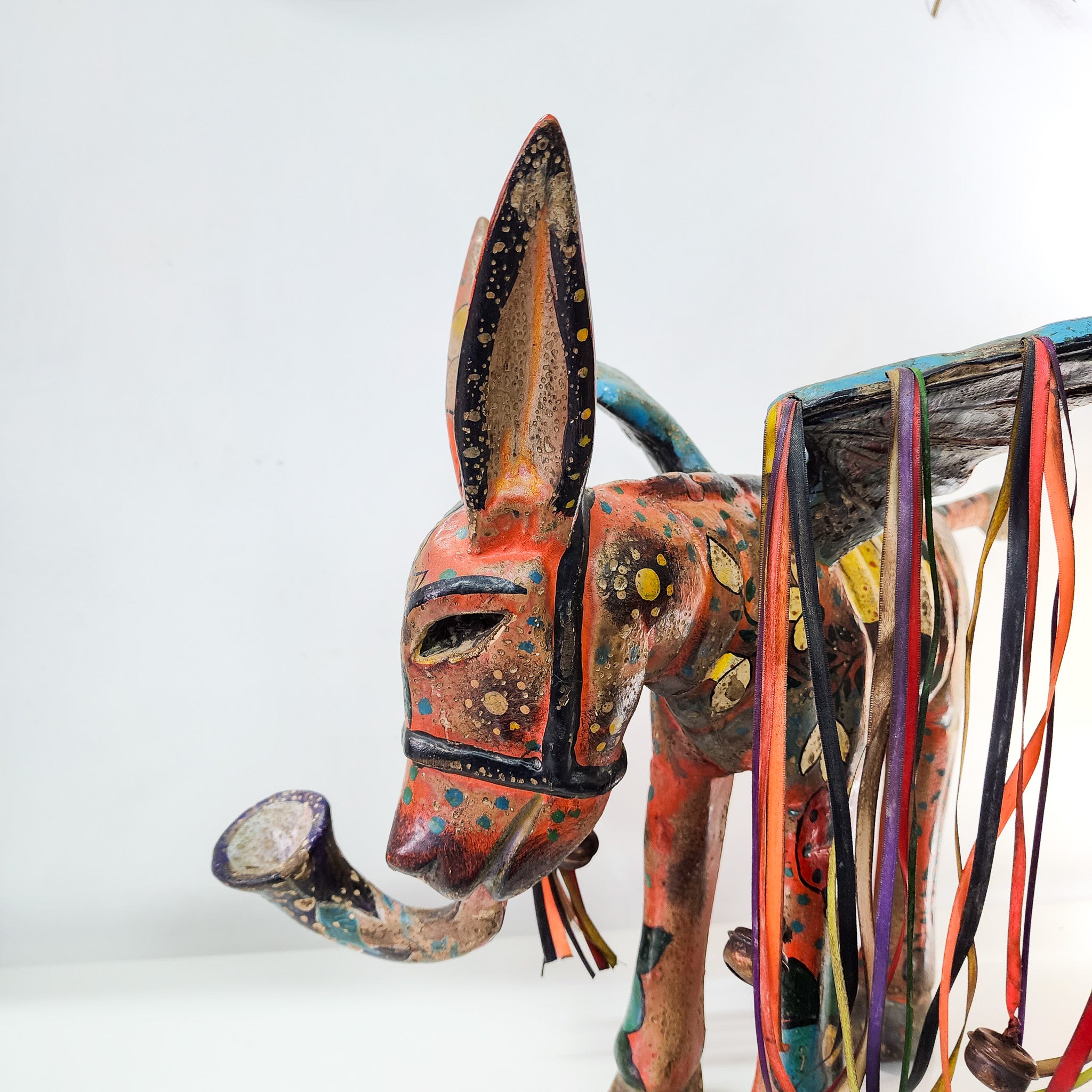 Burrito con alas de madera