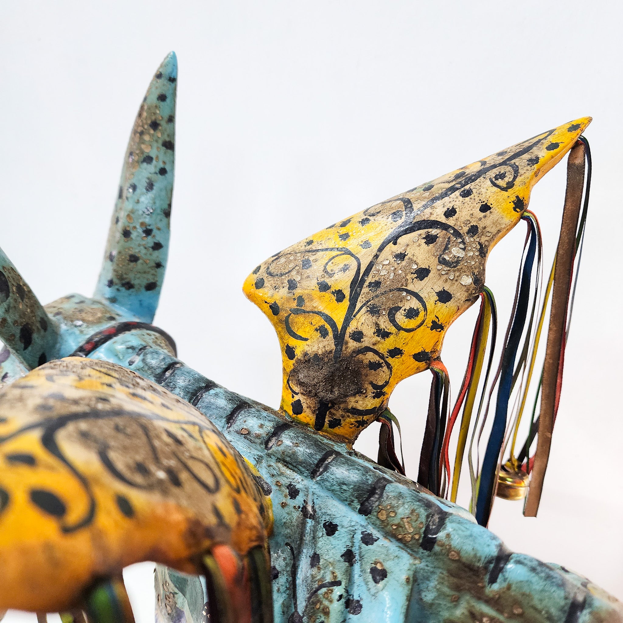 Burrito con alas de madera