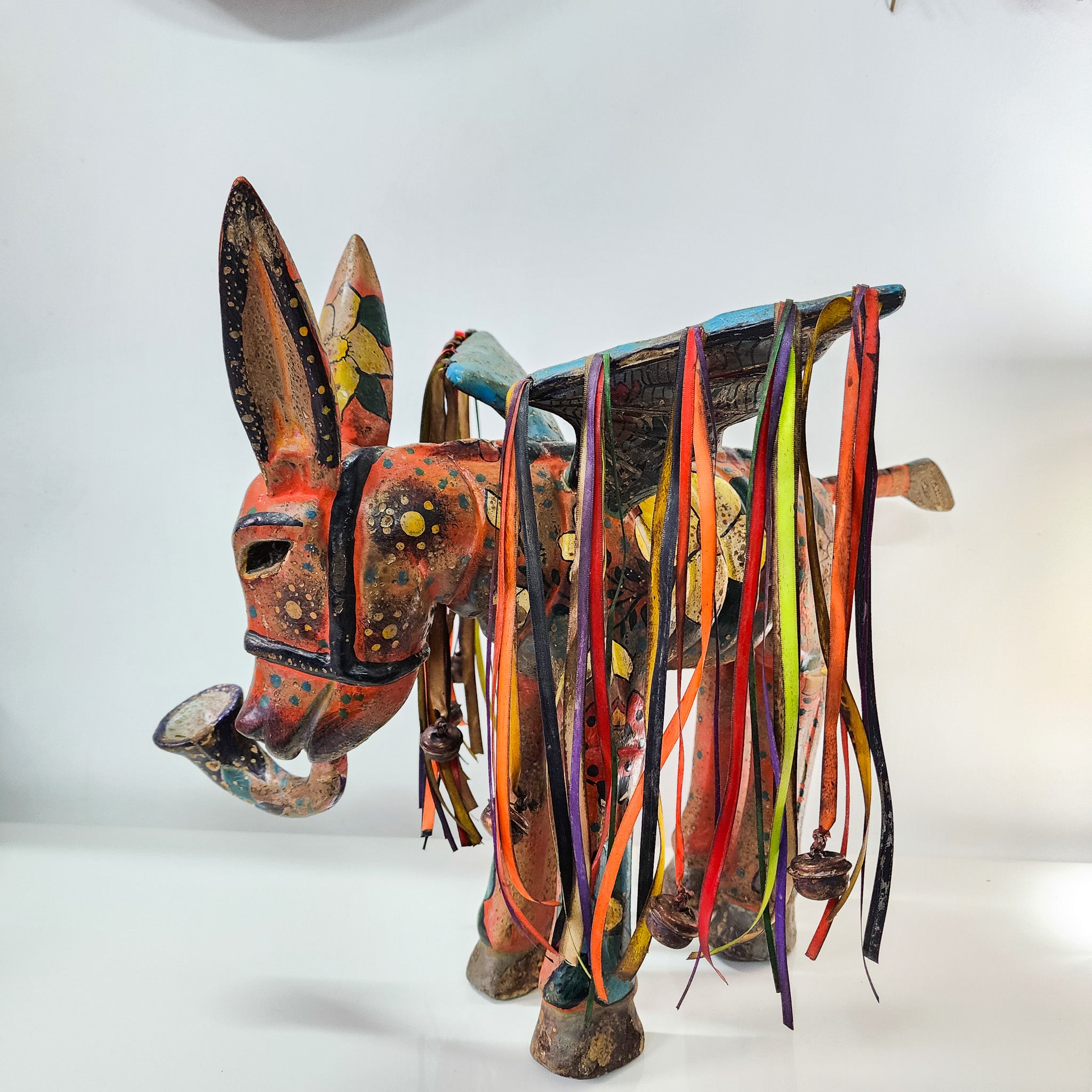 Burrito con alas de madera