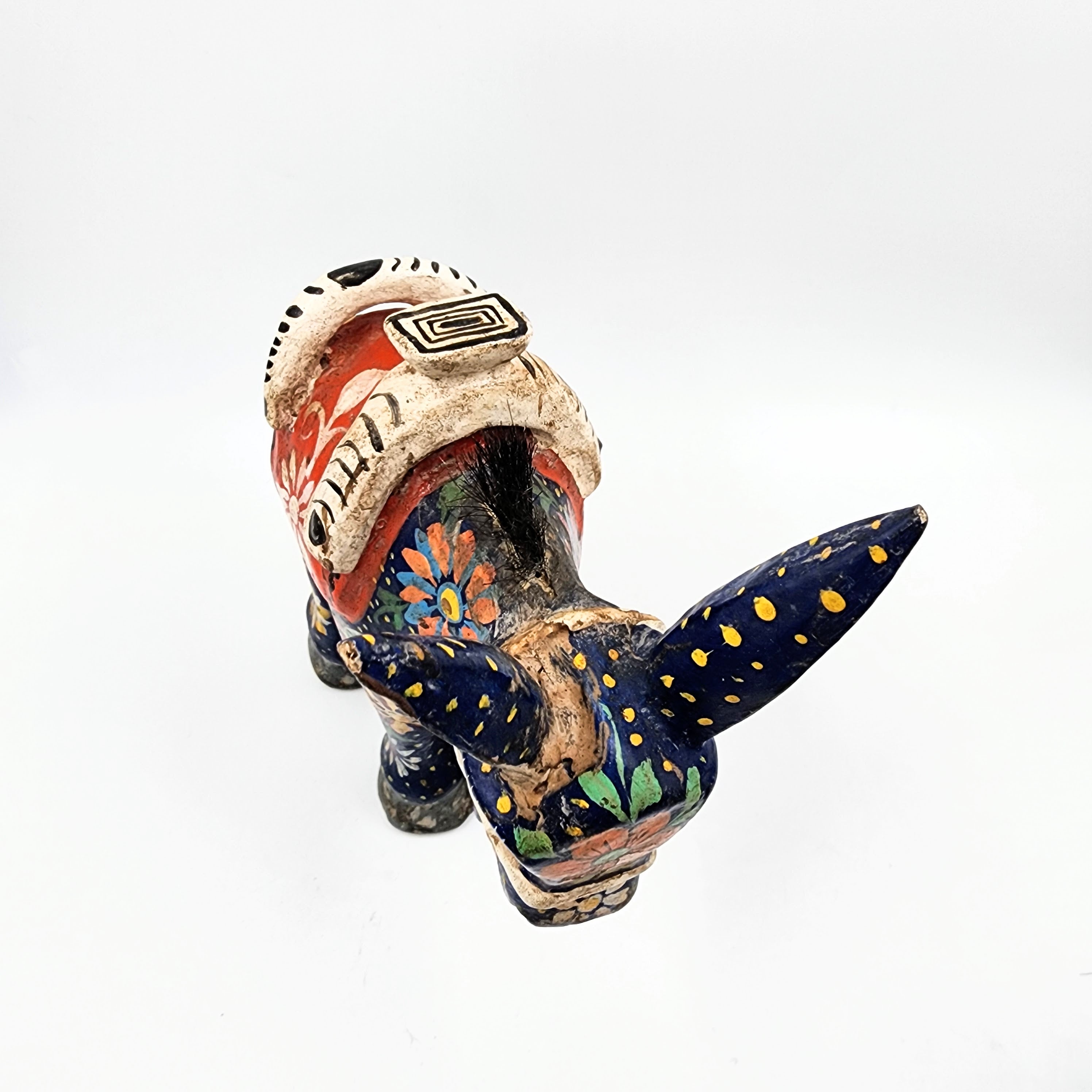 Burrito de madera tallado y pintado a mano