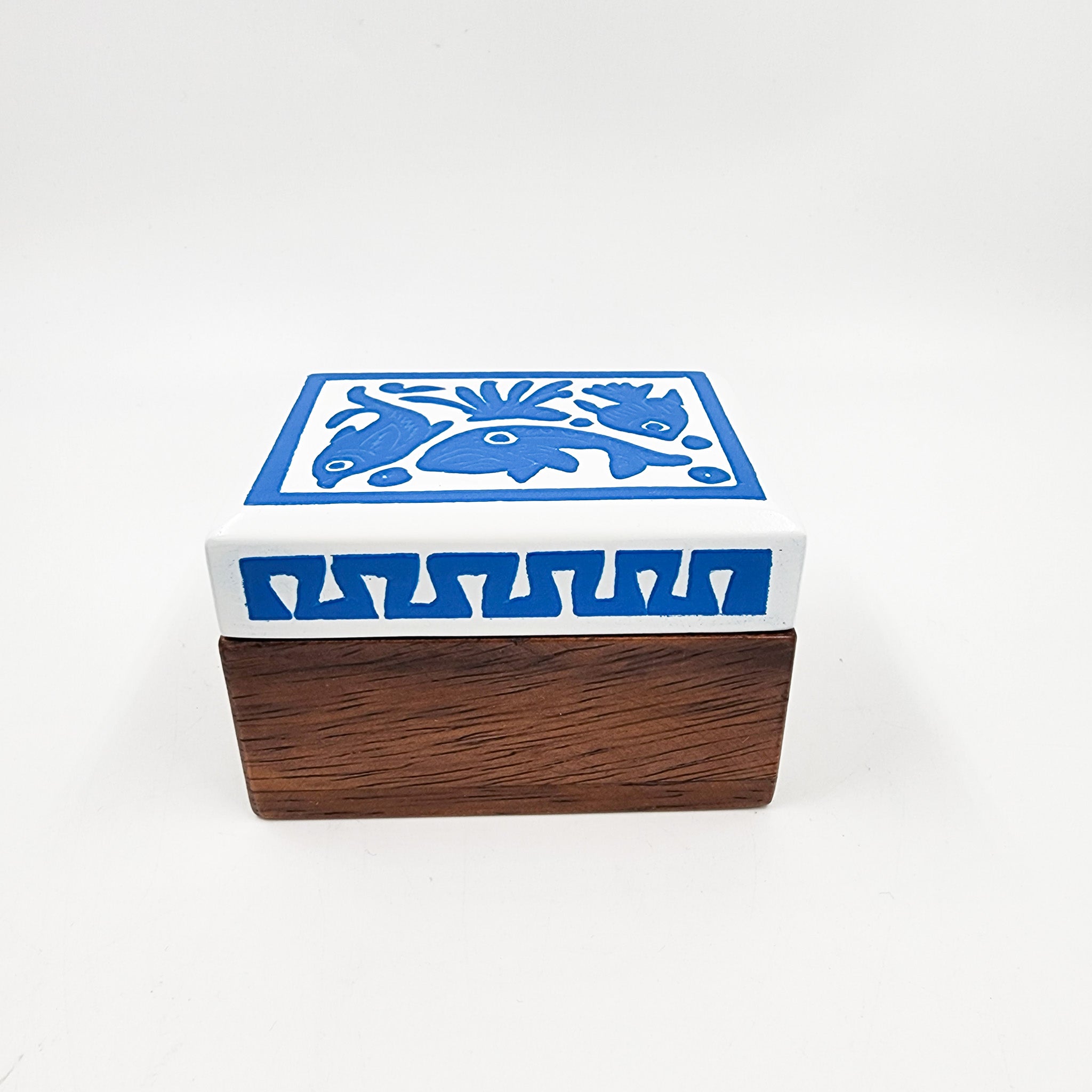 Caja chica de parota y Olinalá