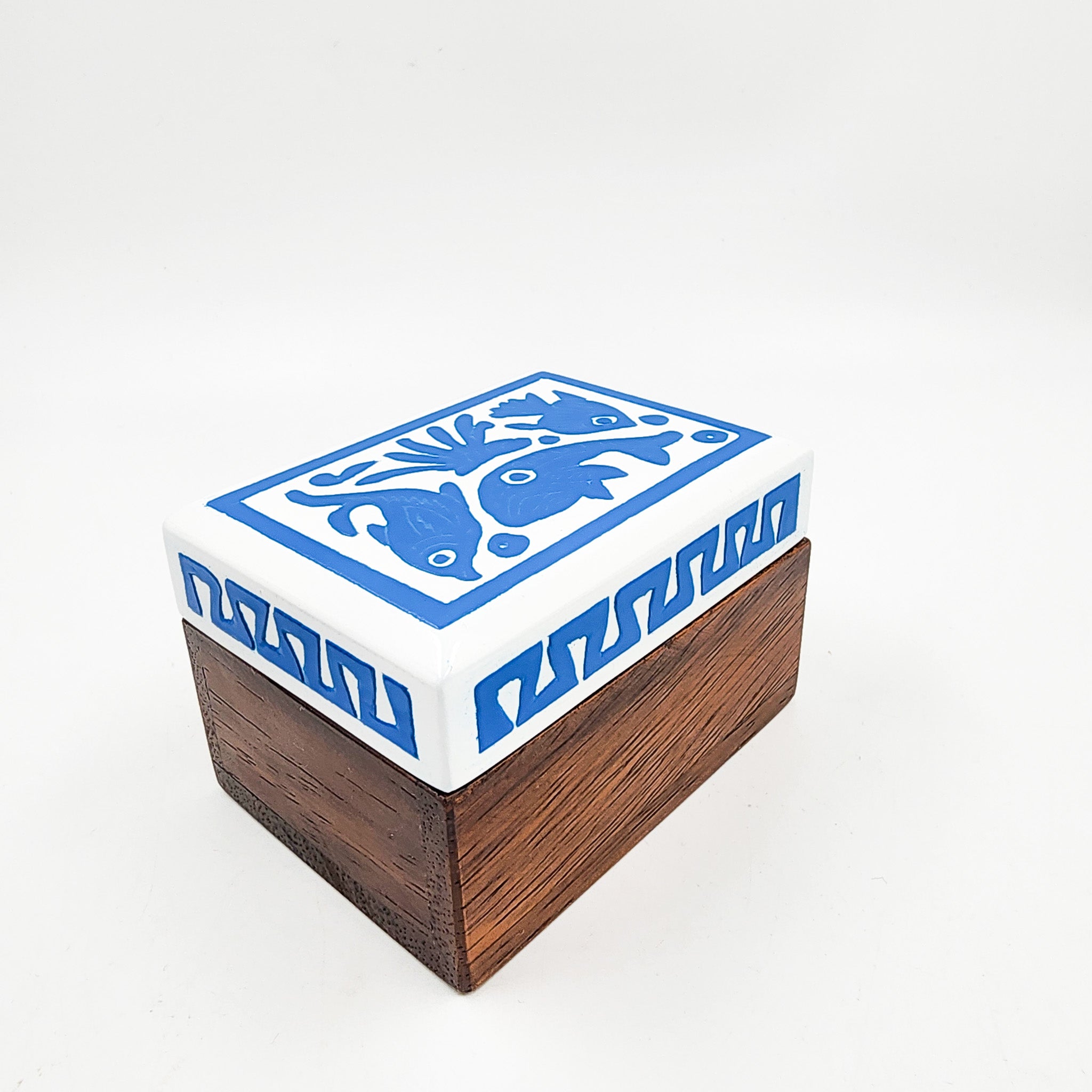 Caja chica de parota y Olinalá