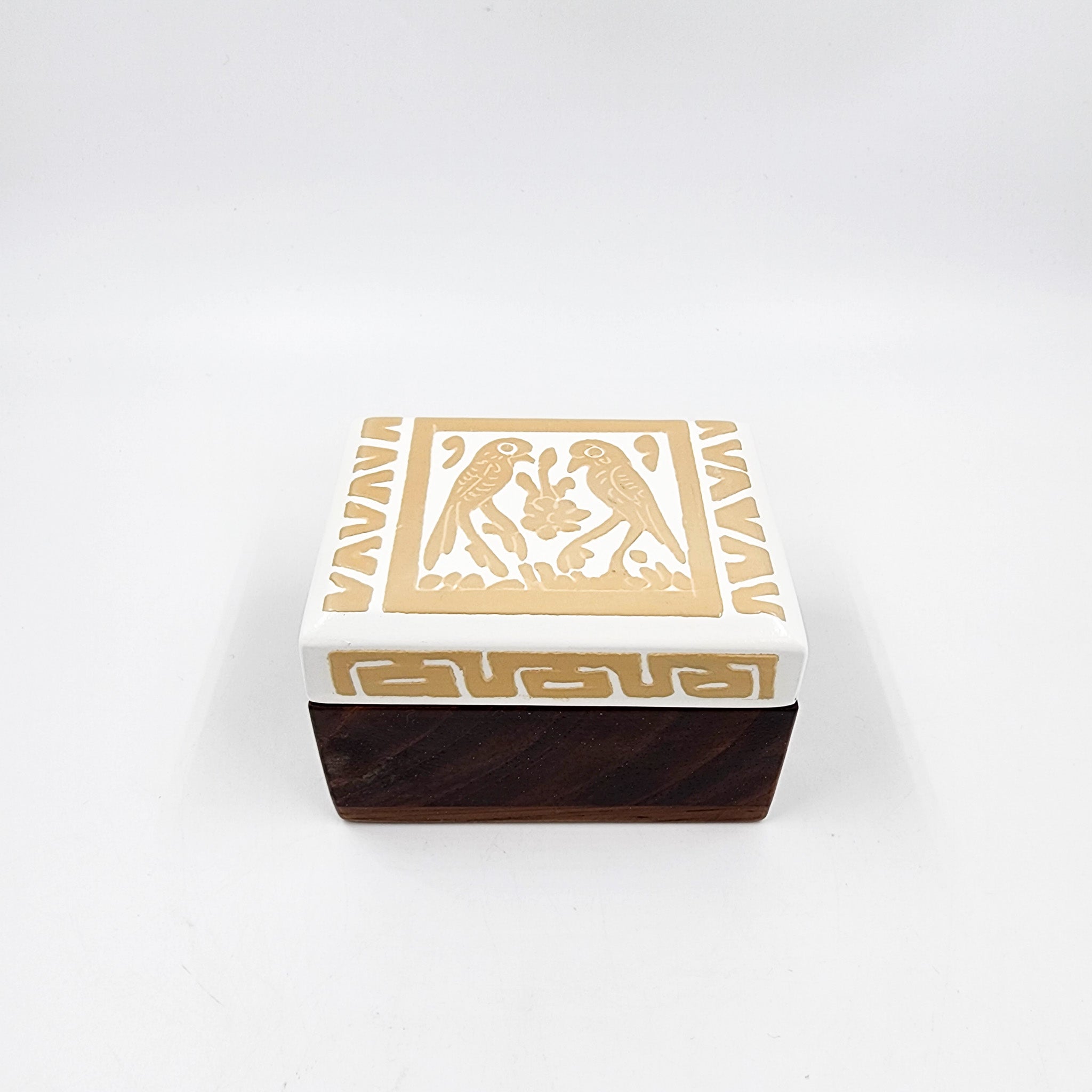 Caja chica de parota y Olinalá