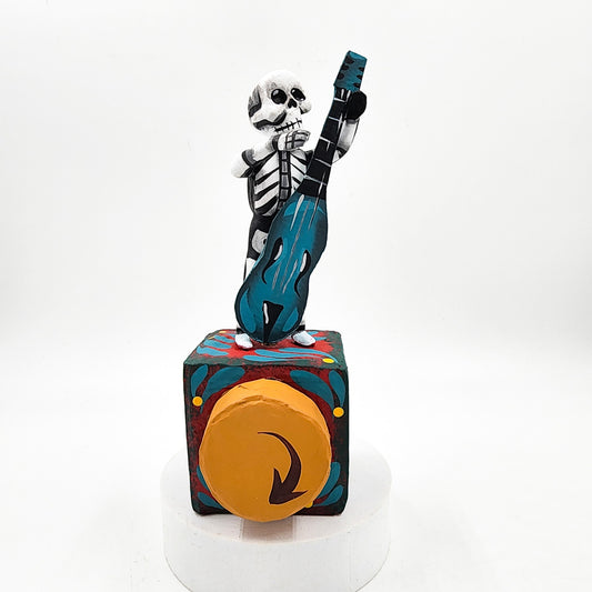 Calaca con guitarra