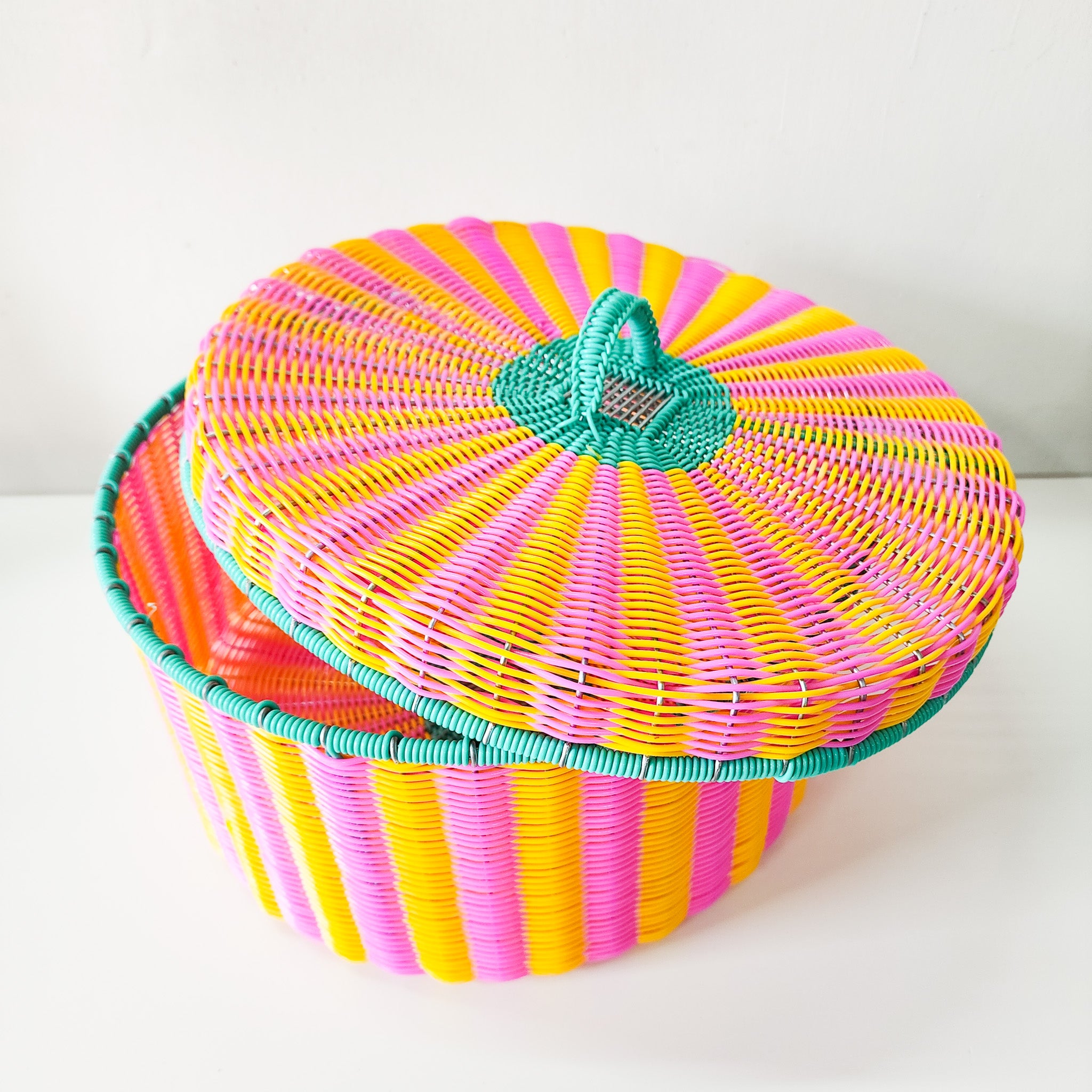 Canasta redonda grande de alambre - popotillo