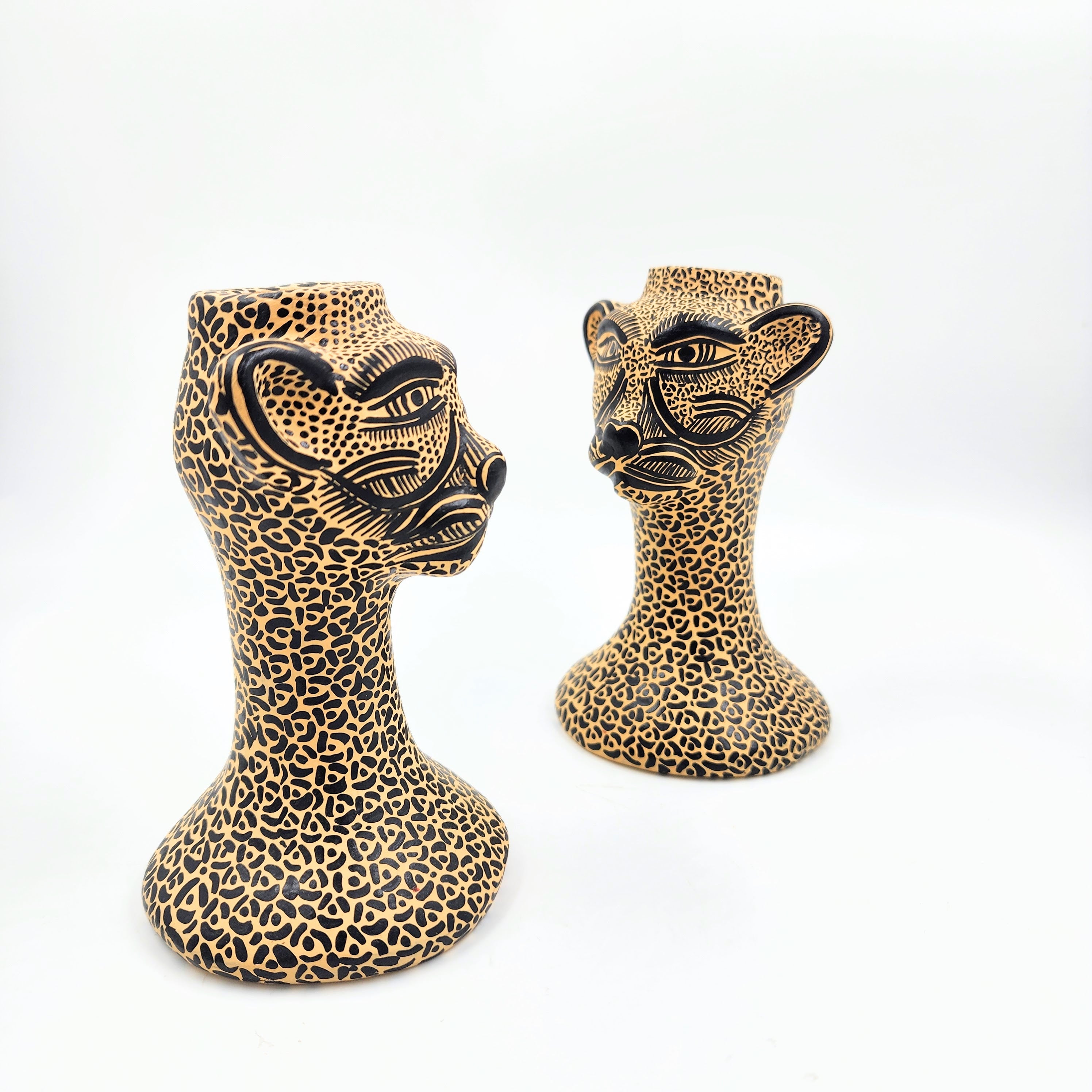 Candelabro jaguar en barro