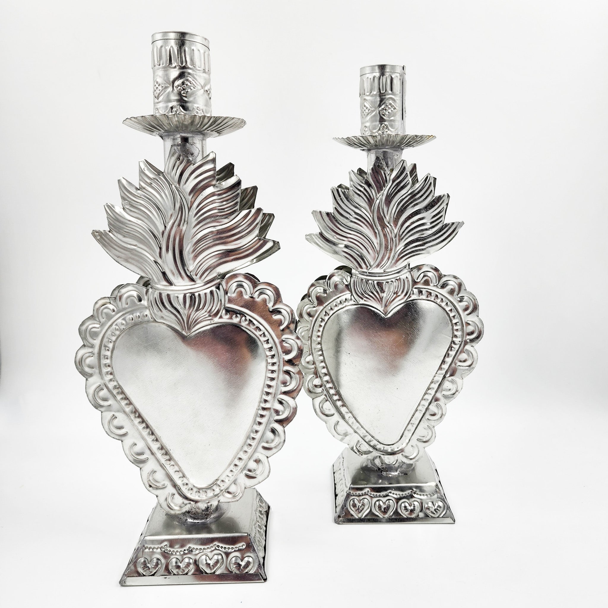 Candelero corazón de hojalata repujada