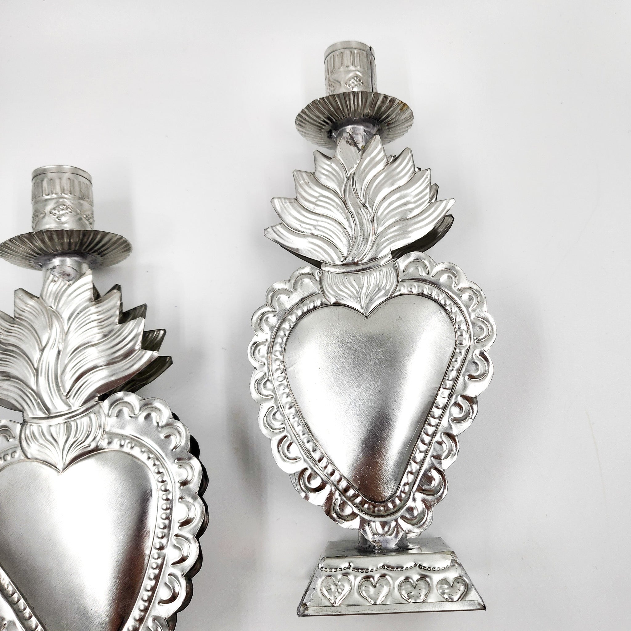 Candelero corazón de hojalata repujada