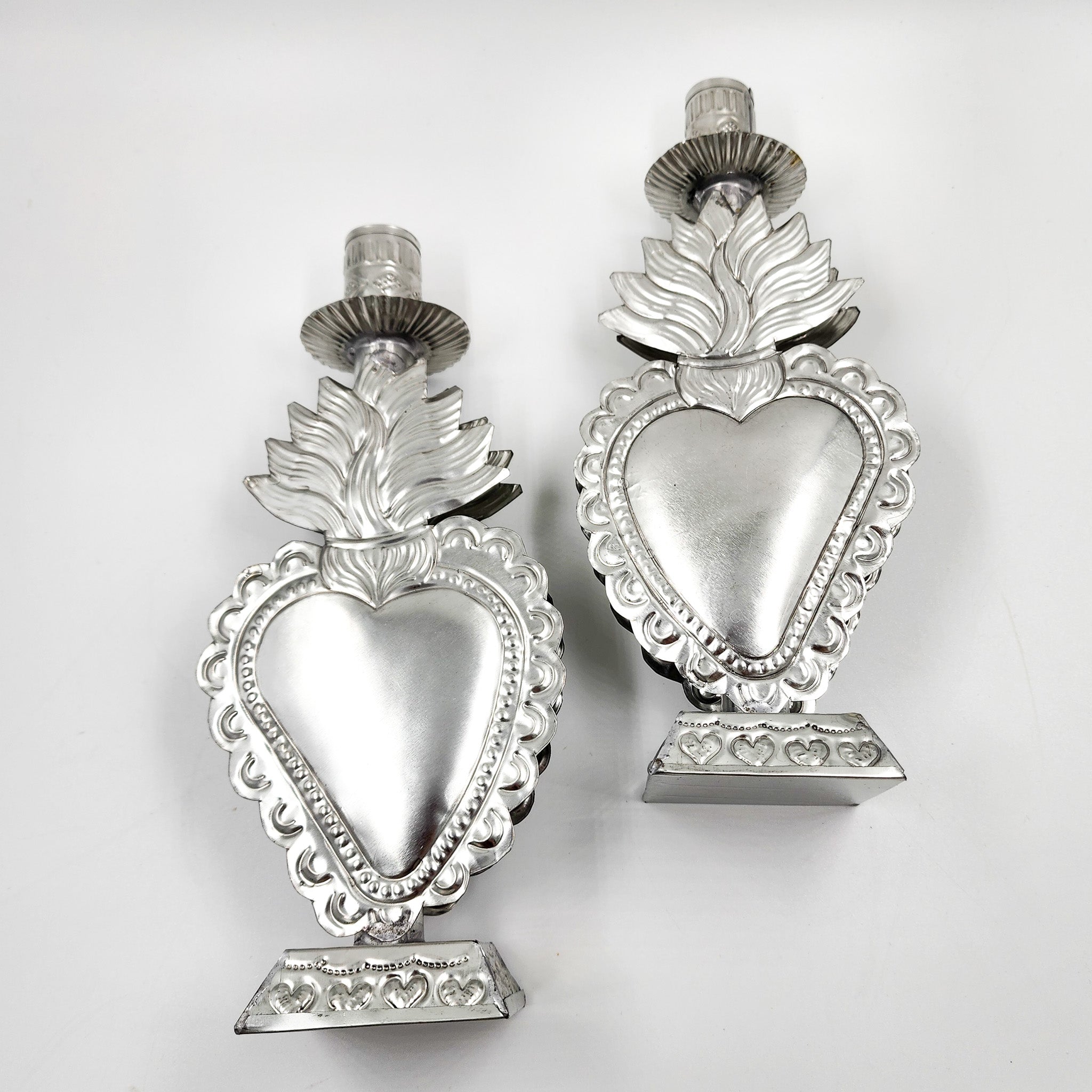 Candelero corazón de hojalata repujada