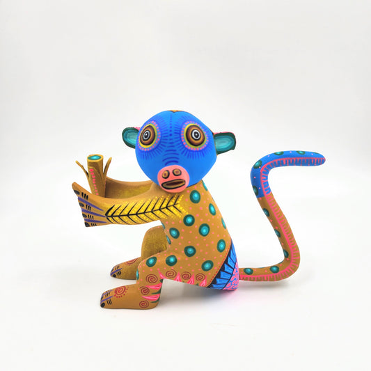 Chango azul de madera de copal – Jacobo y María Ángeles