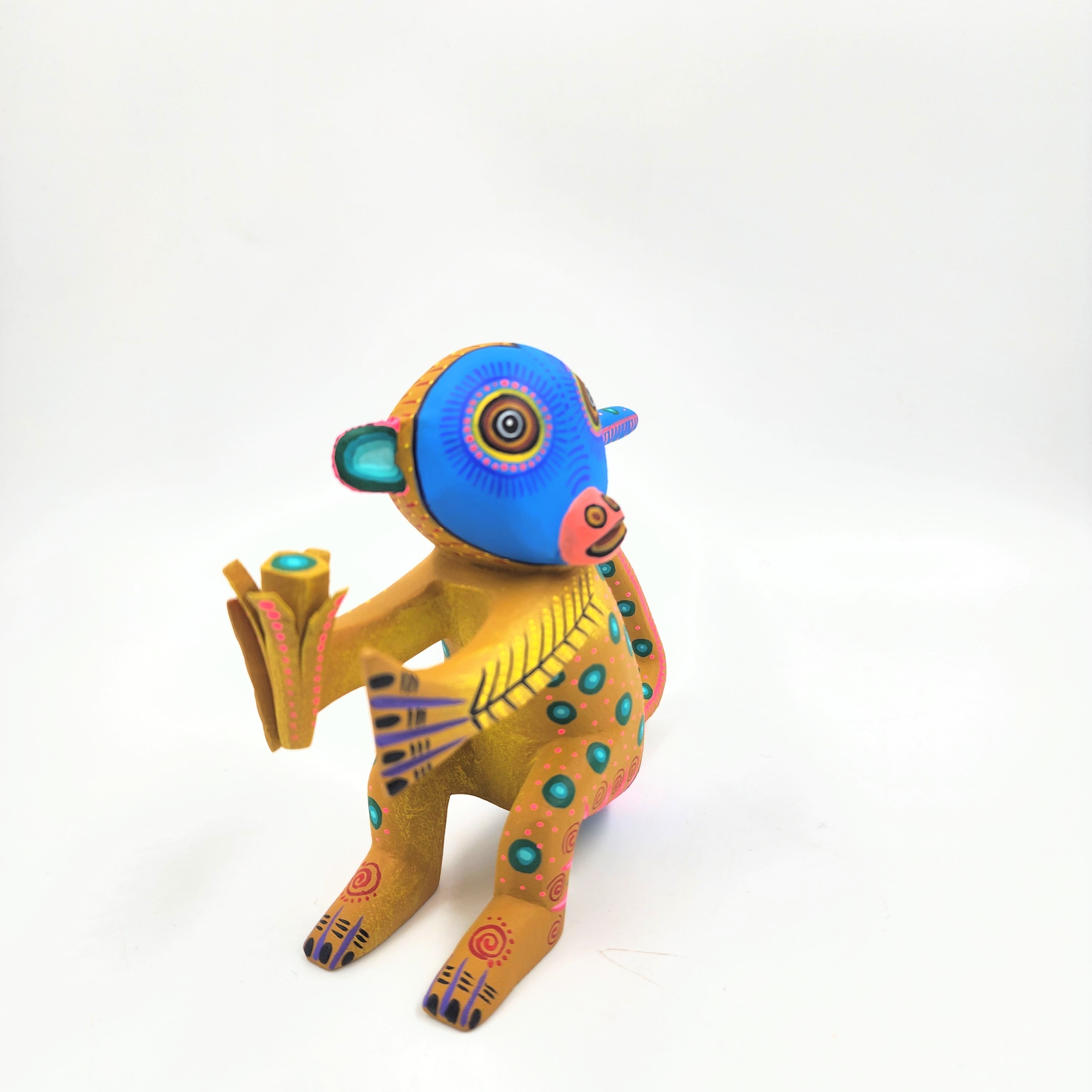 Chango azul de madera de copal – Jacobo y María Ángeles