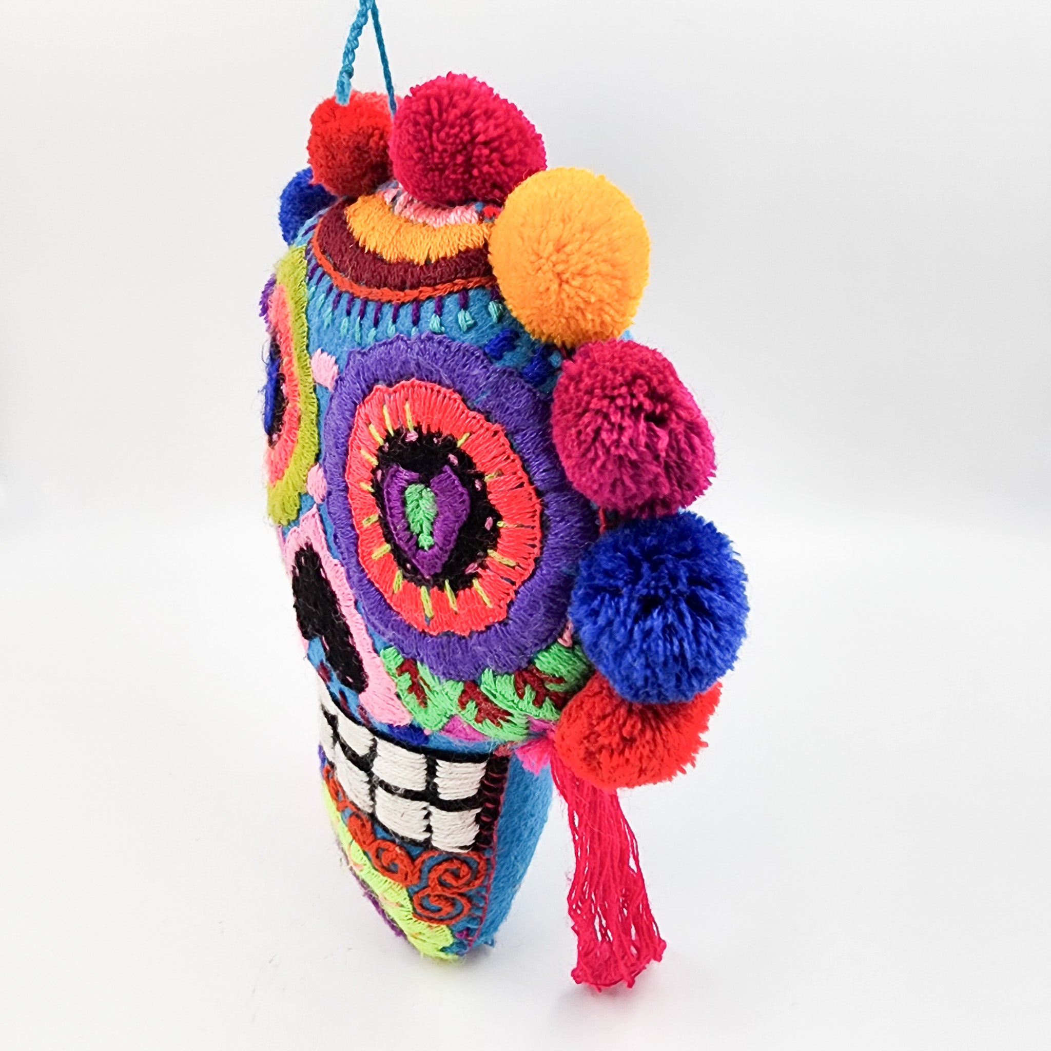 Cojín Calavera bordado a mano