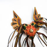Corazón dorado con alas de madera