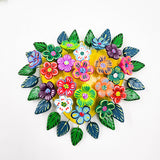 Corazón mediano con flores de Barro Betus artesanal
