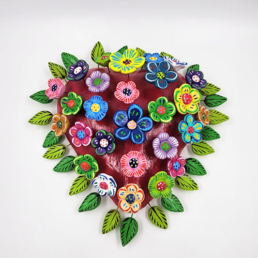 Corazón grande con flores de Barro Betus artesanal