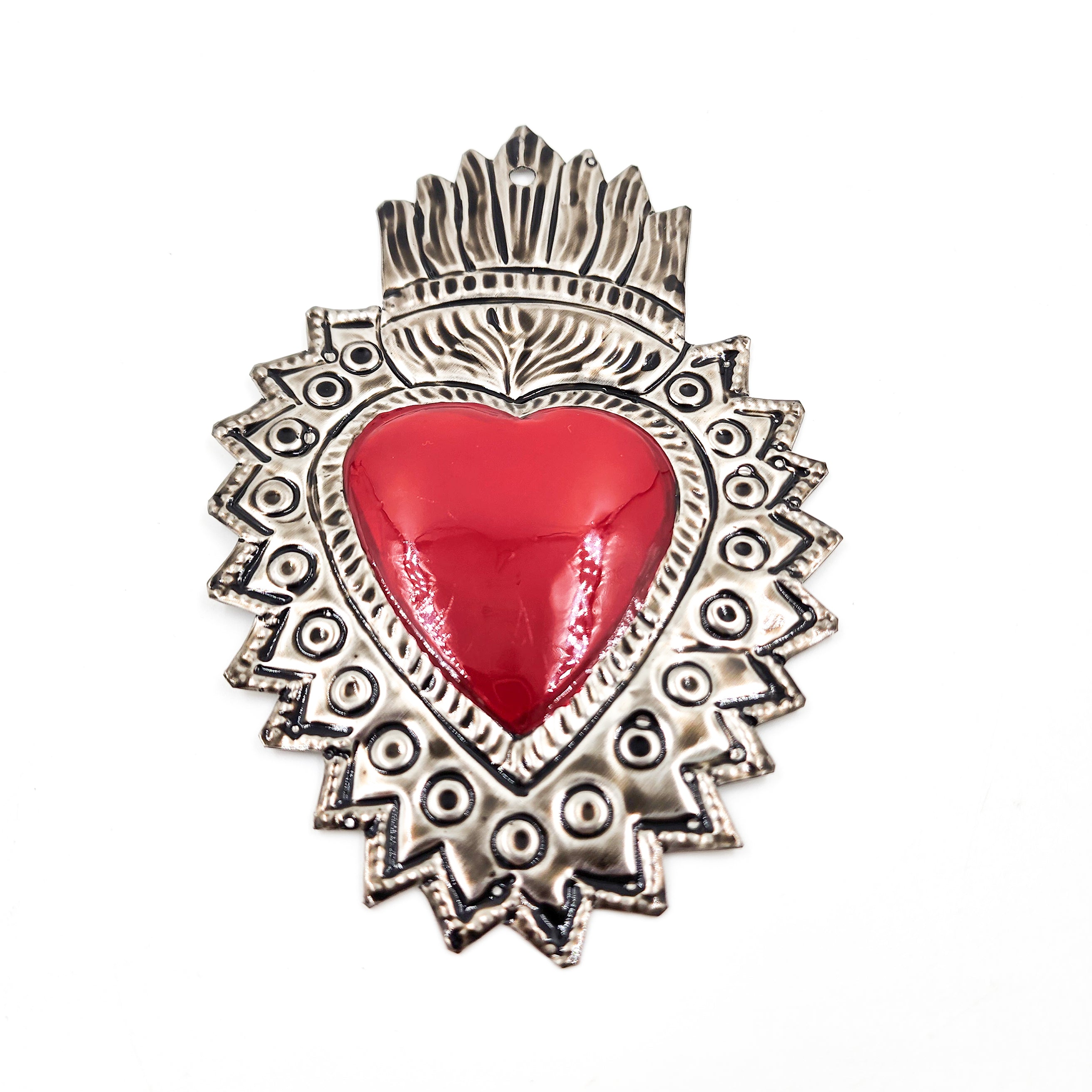 Corazones de hojalata repujada