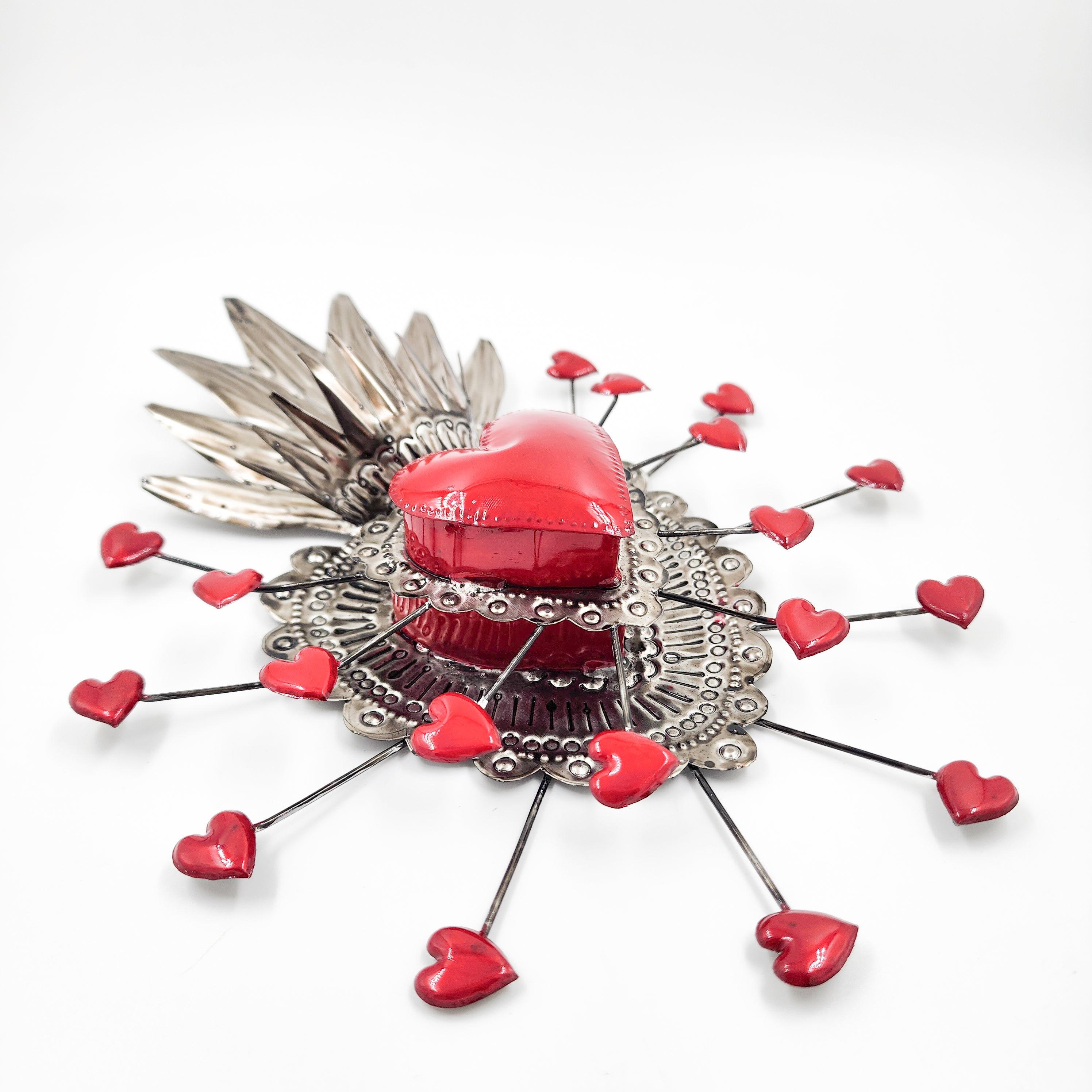 Corazon de hojalata repujada - lluvia de corazones