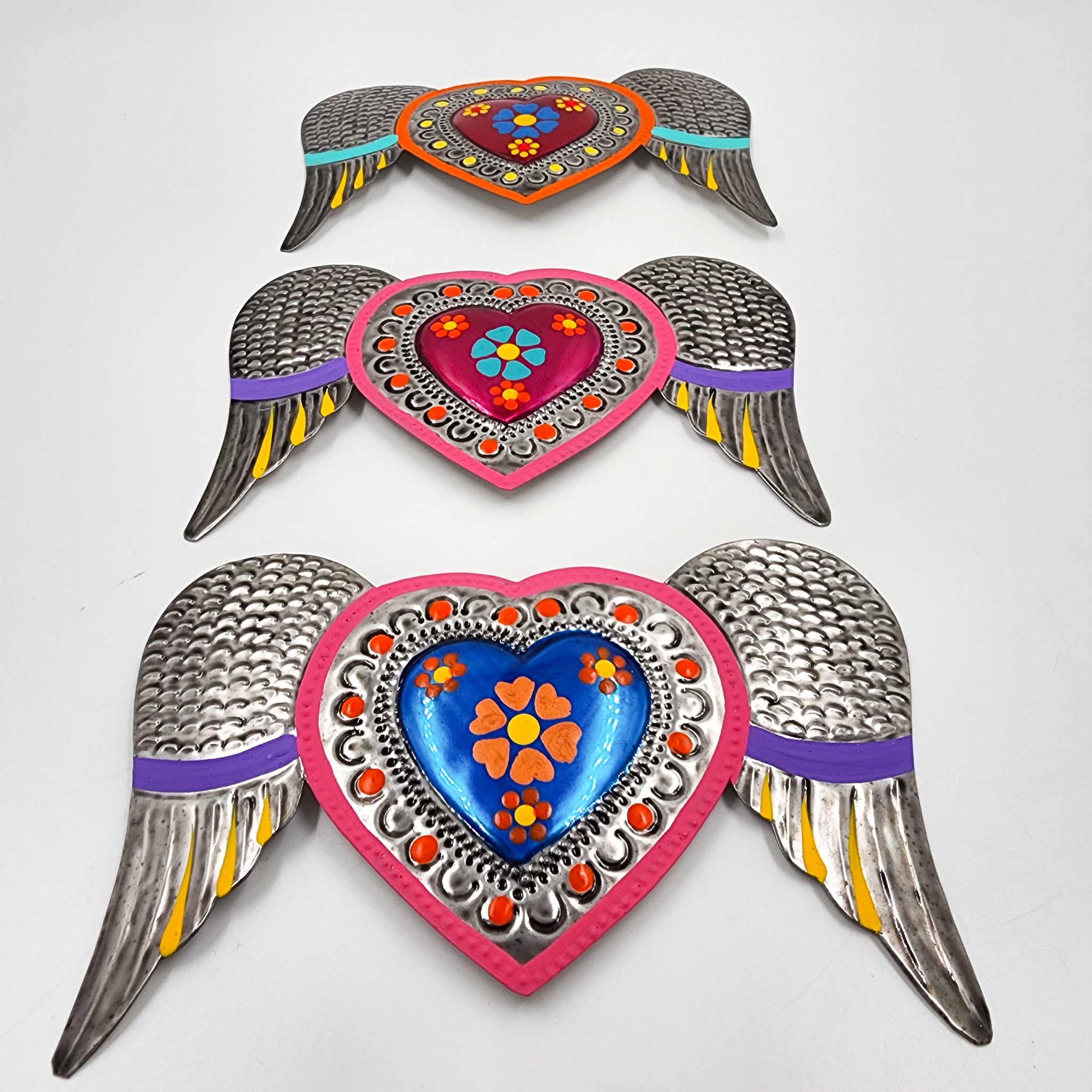 Corazón Milagrito de hojalata con alas