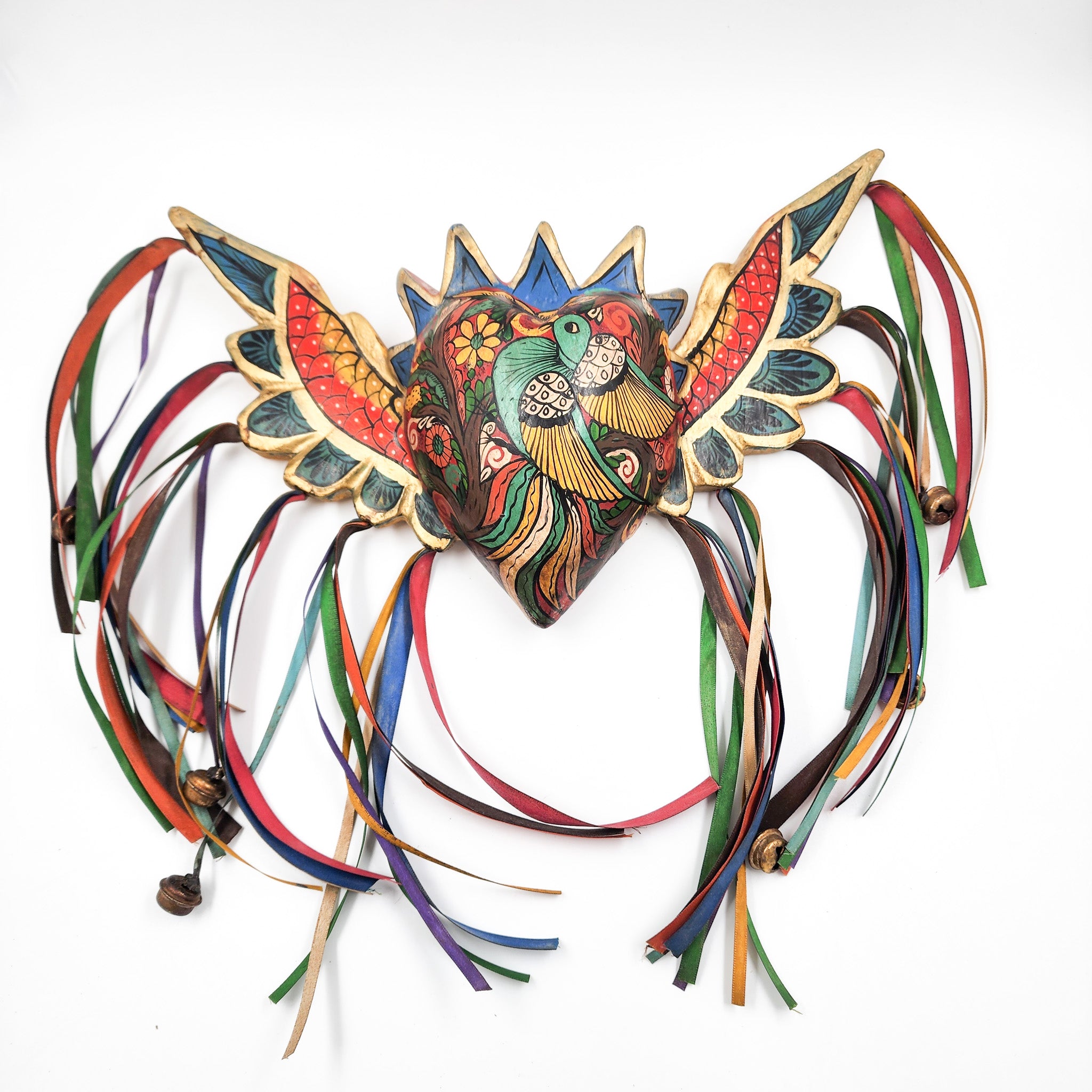 Corazón con pájaro y alas de madera