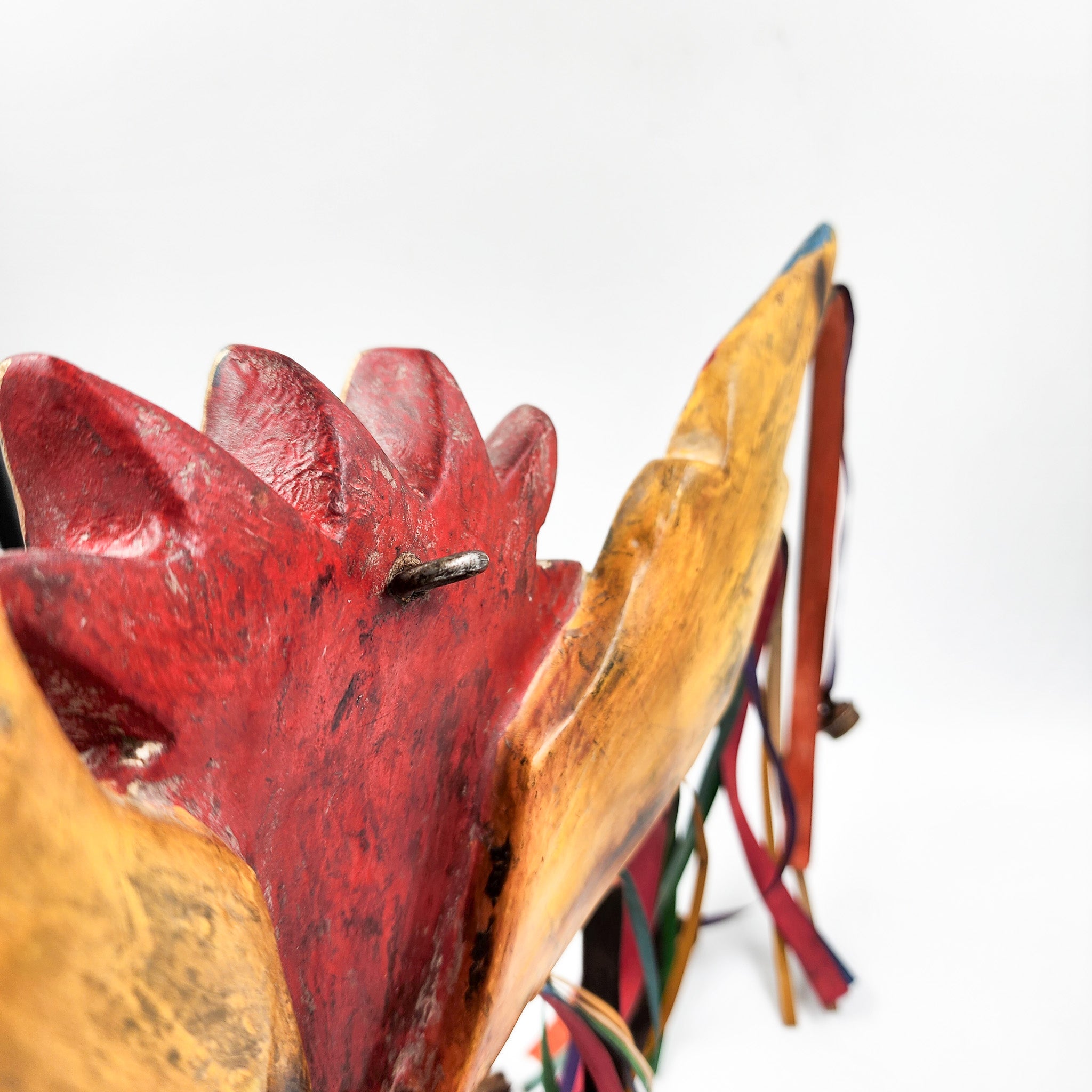 Corazón con pájaro y alas de madera