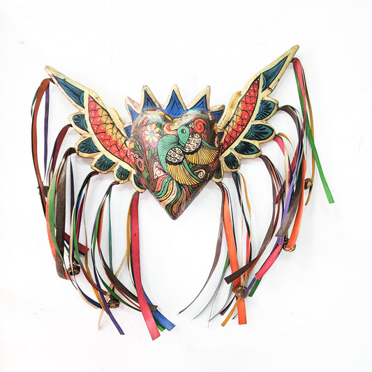 Corazón con pájaro y alas de madera