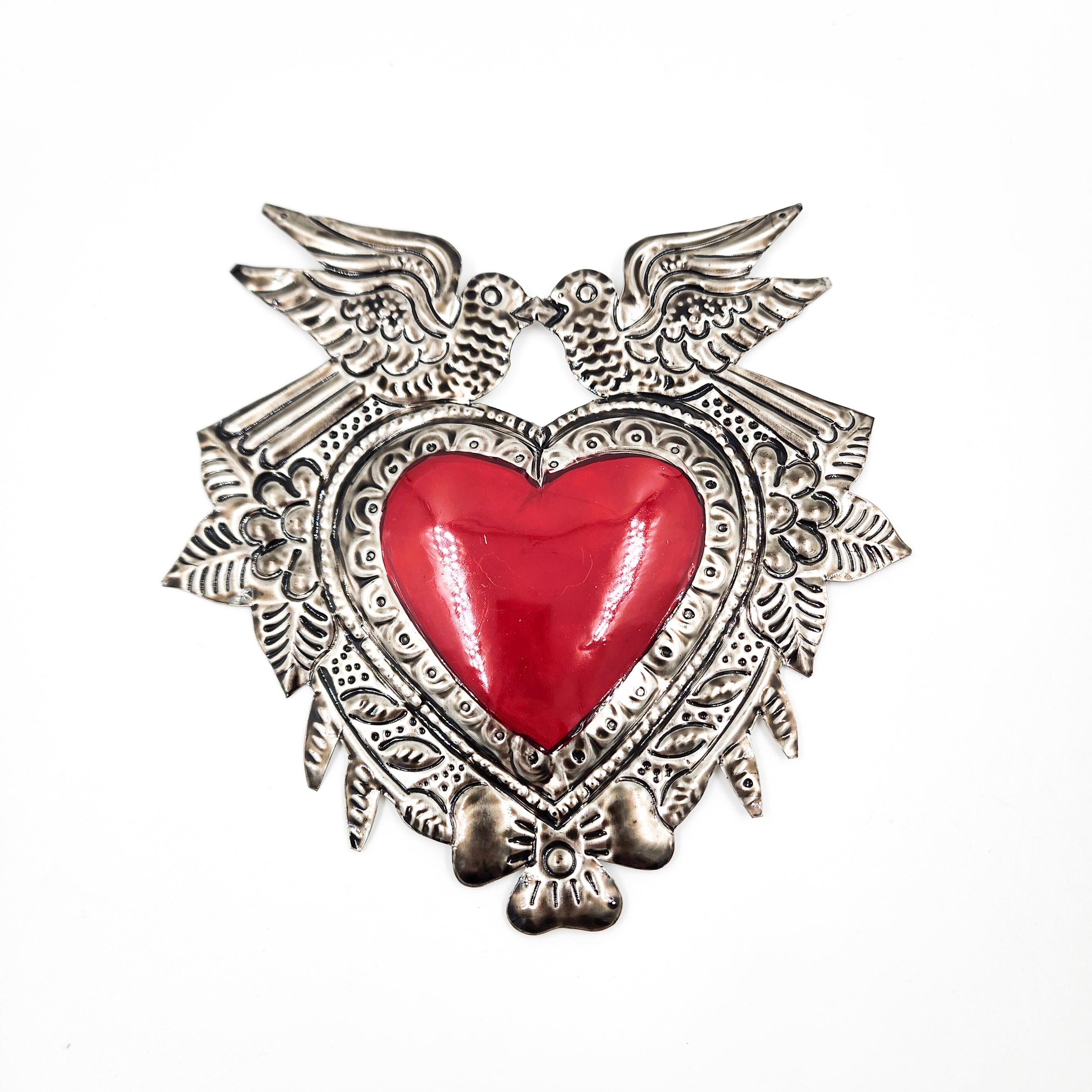 Corazón con palomas de hojalata
