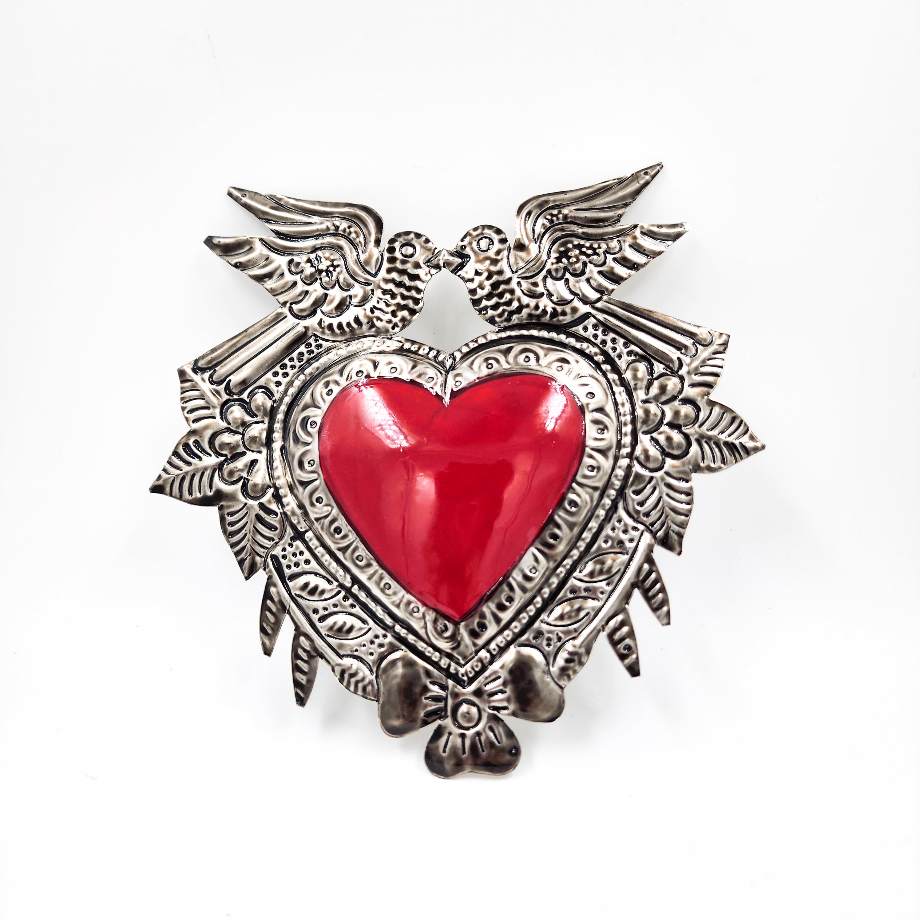 Corazón con palomas de hojalata
