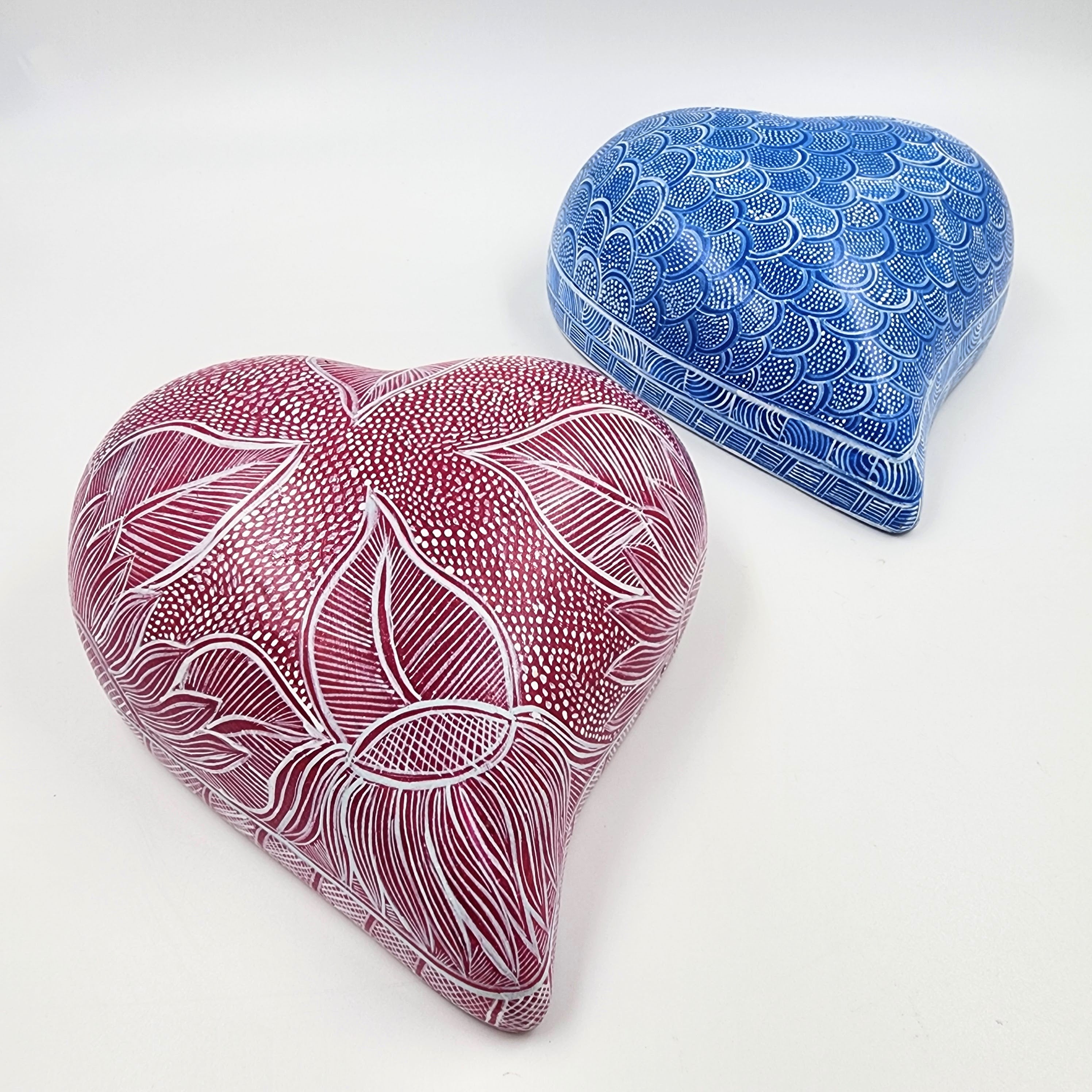 Corazones artesanales de barro