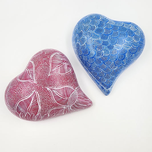 Corazones artesanales de barro