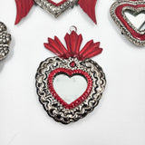 Corazón espejo de hojalata repujada
