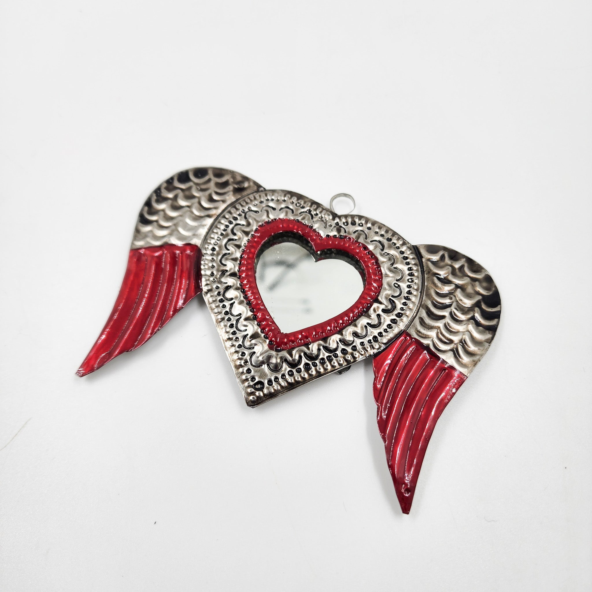 Corazón espejo de hojalata repujada