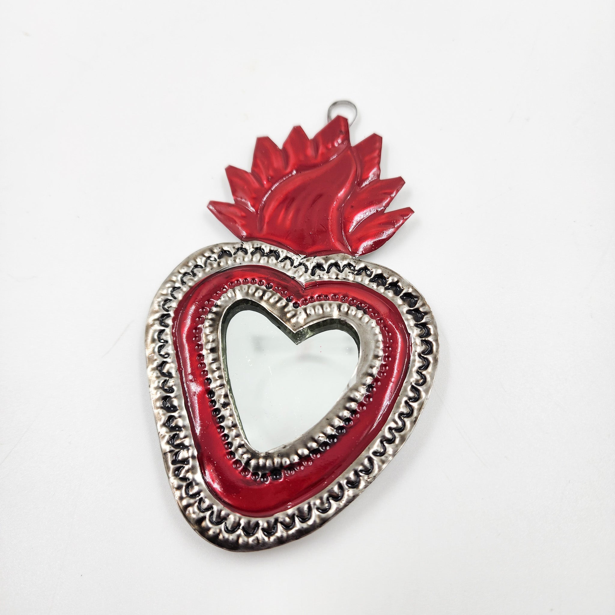 Corazón espejo de hojalata repujada