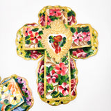 Cruz de hojalata pintada a mano con flores