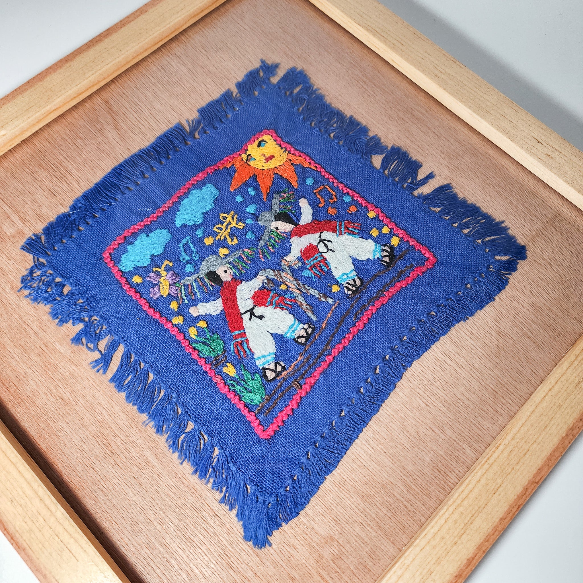 Cuadro “Danza de los Viejitos” – Arte textil de Tzintzuntzan