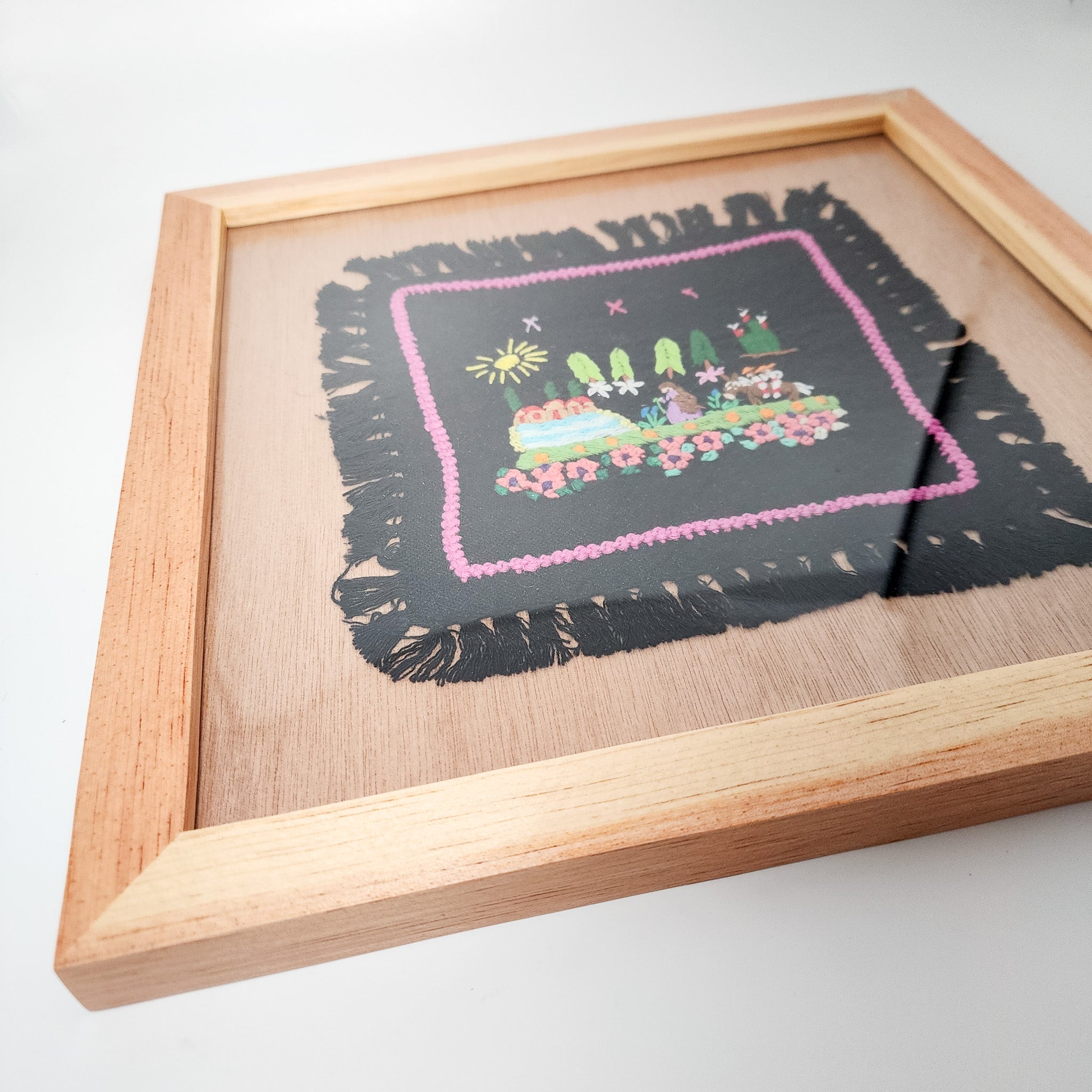 Cuadro “El Pueblo” – Arte textil de Tzintzuntzan