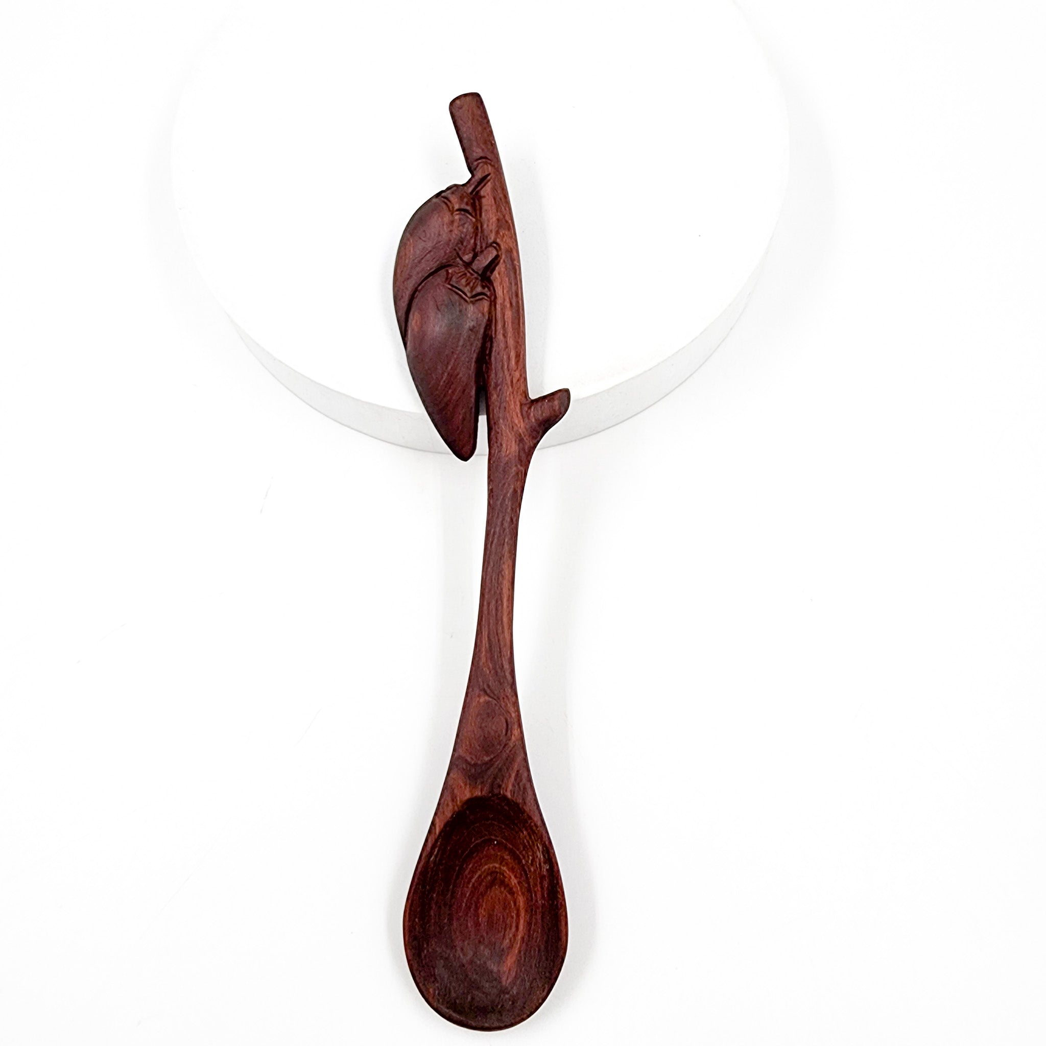 Cuchara de madera tallada a mano