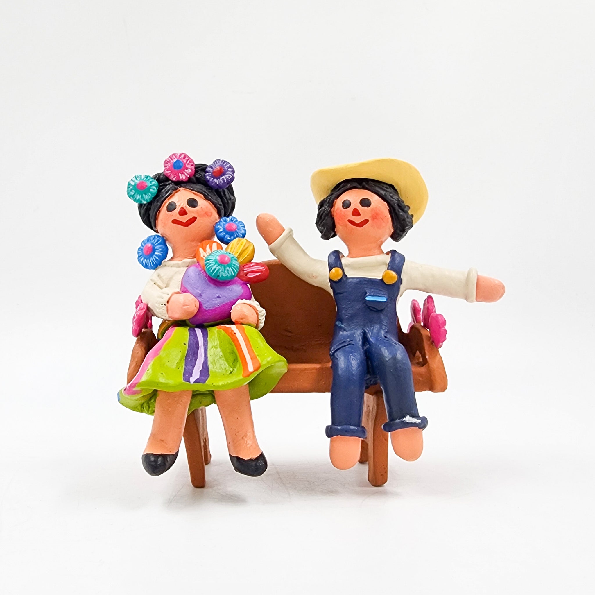 Banquita con la pareja - barro policromado
