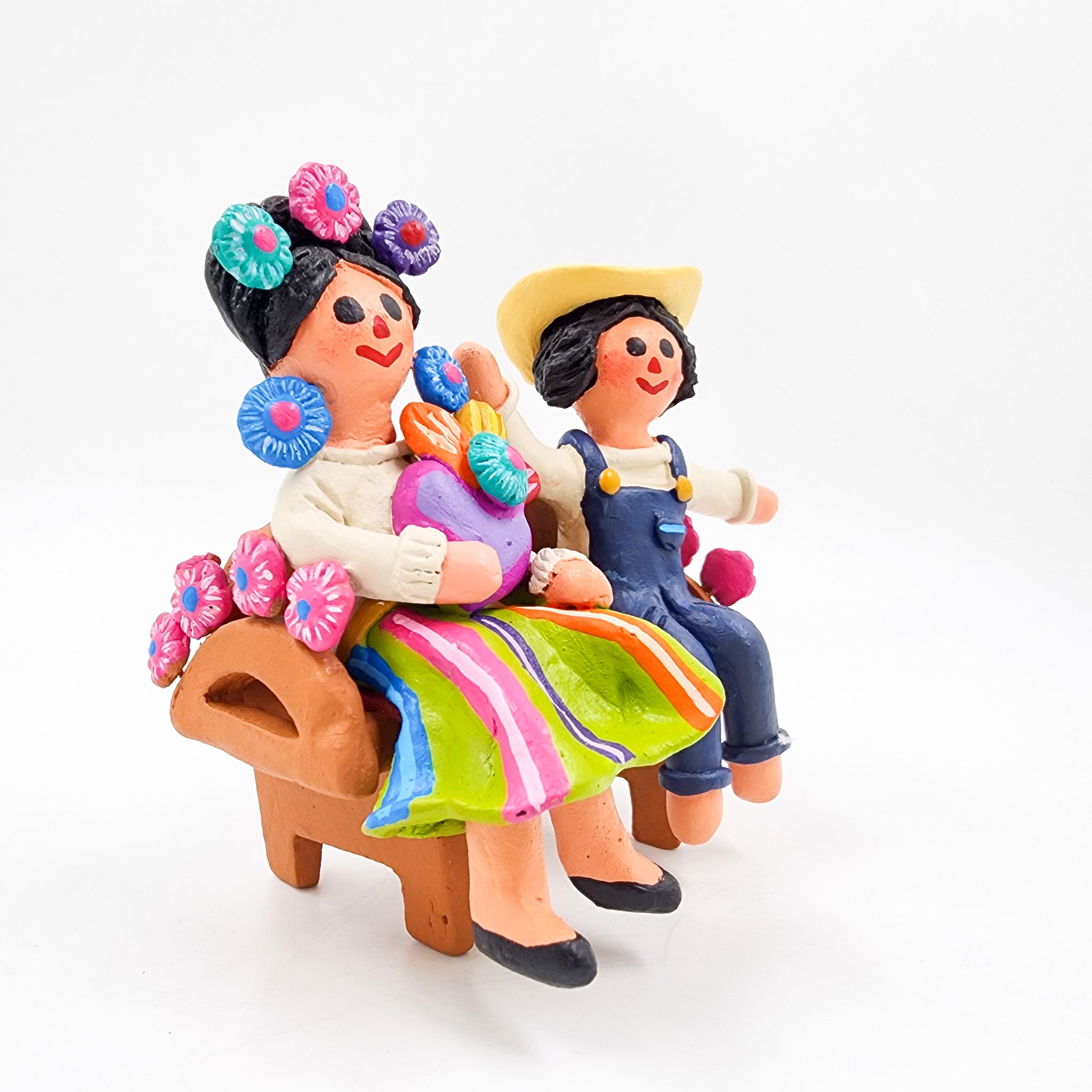 Banquita con la pareja - barro policromado