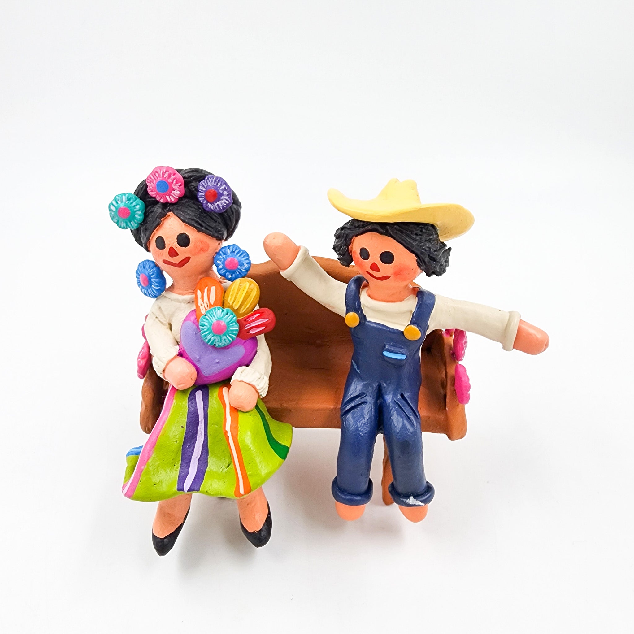 Banquita con la pareja - barro policromado