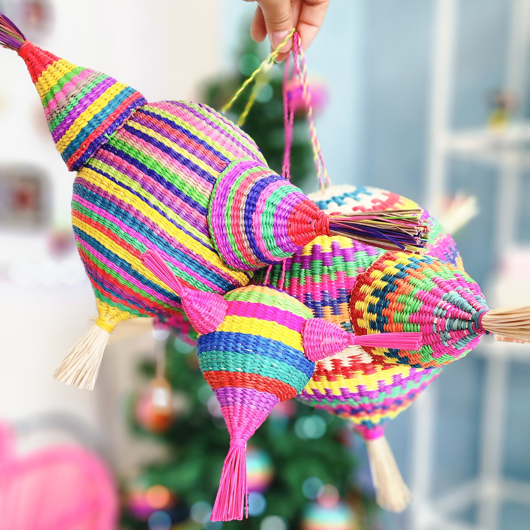 Piñata artesanal de jipijapa - mediana multicolor