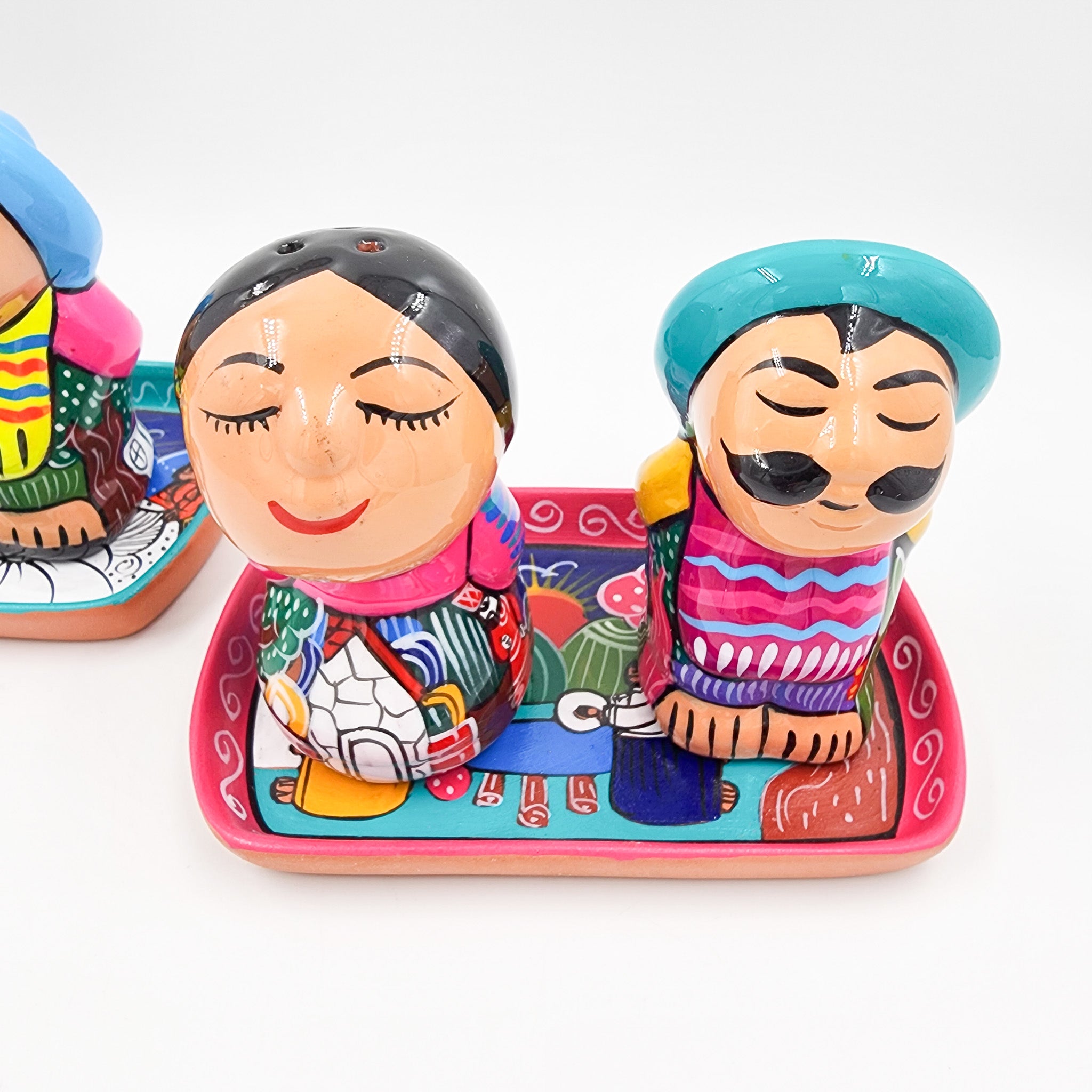 Salero y pimentero de cerámica