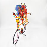 Diablito y calaquita monarca en bici - papel maché y alambre