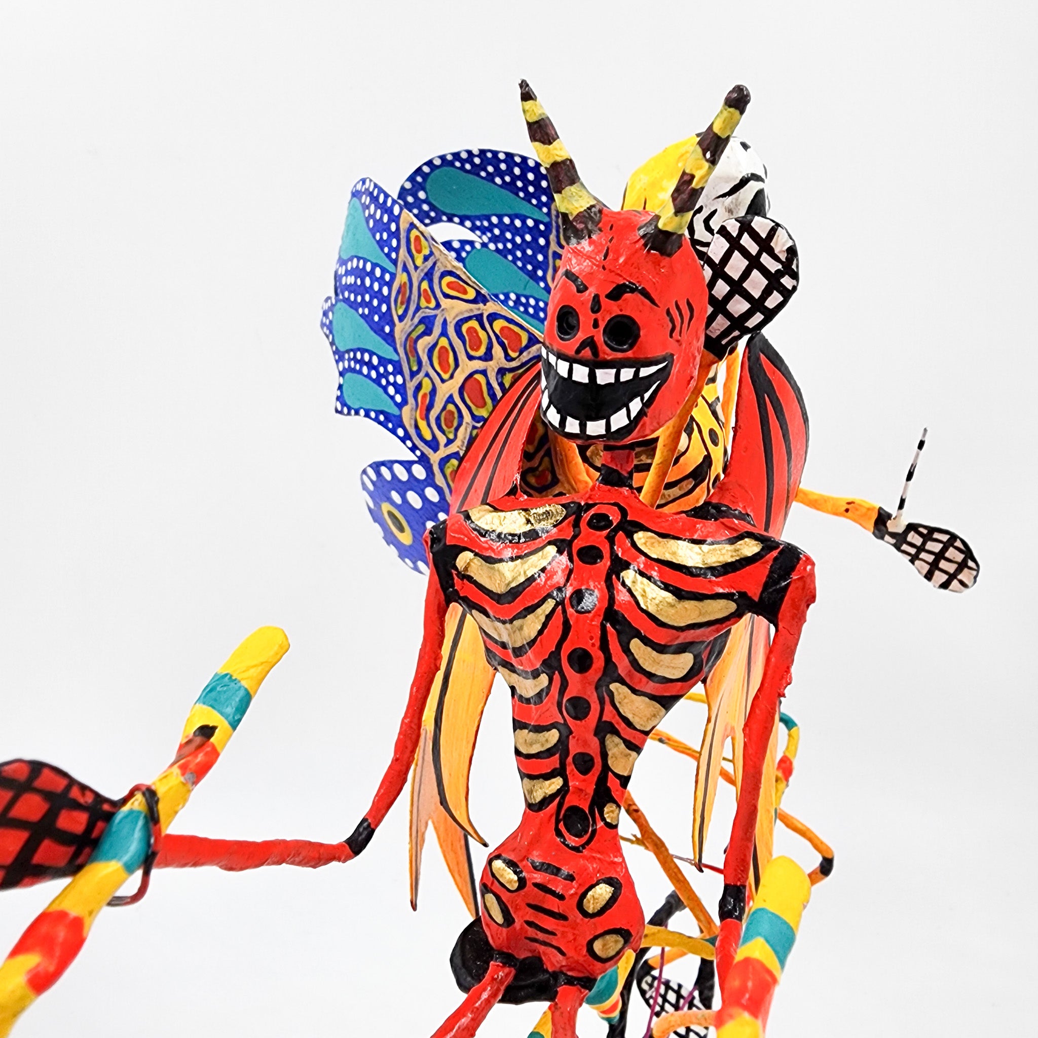 Diablito y calaquita monarca en bici - papel maché y alambre