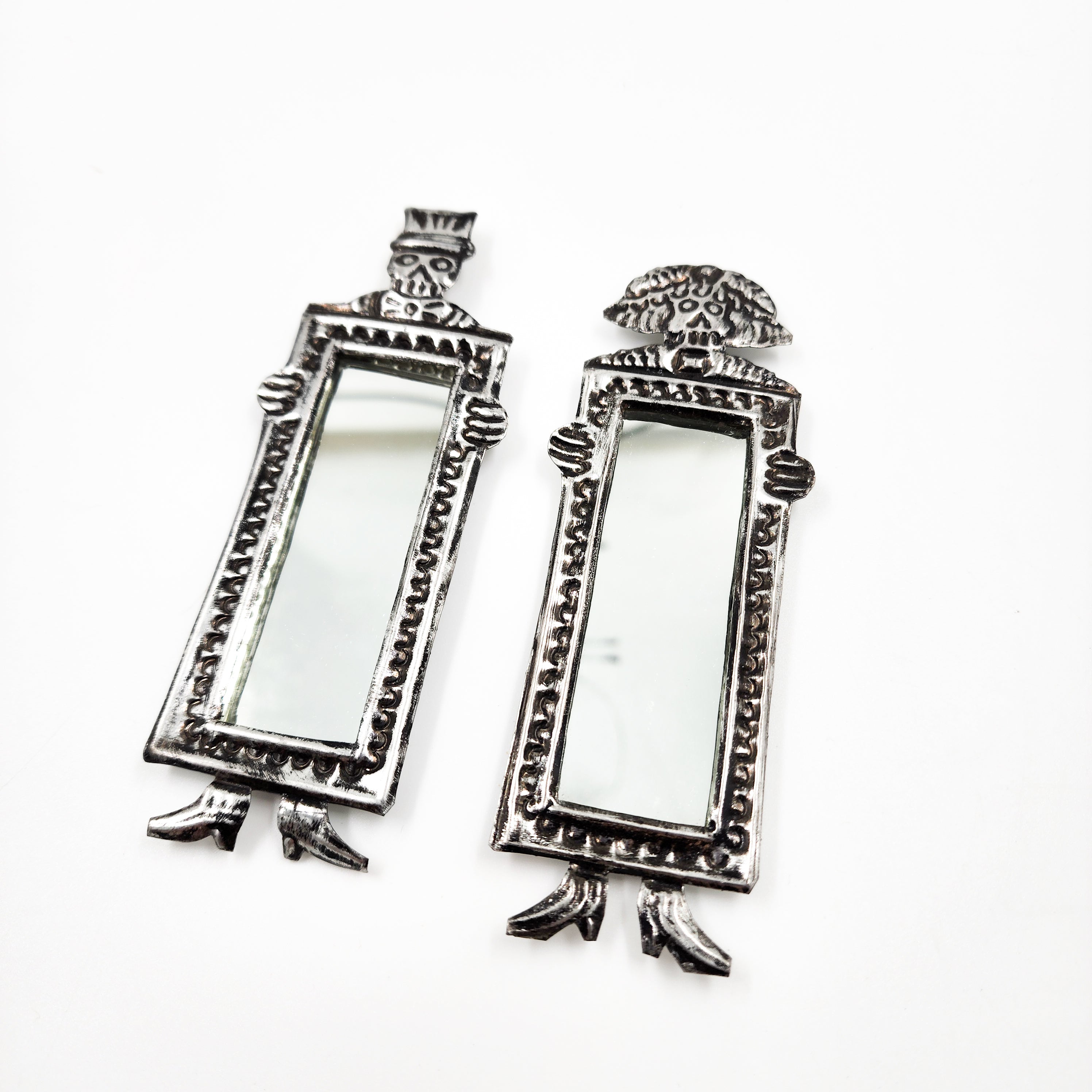 Espejos chicos Catrines de hojalata repujada