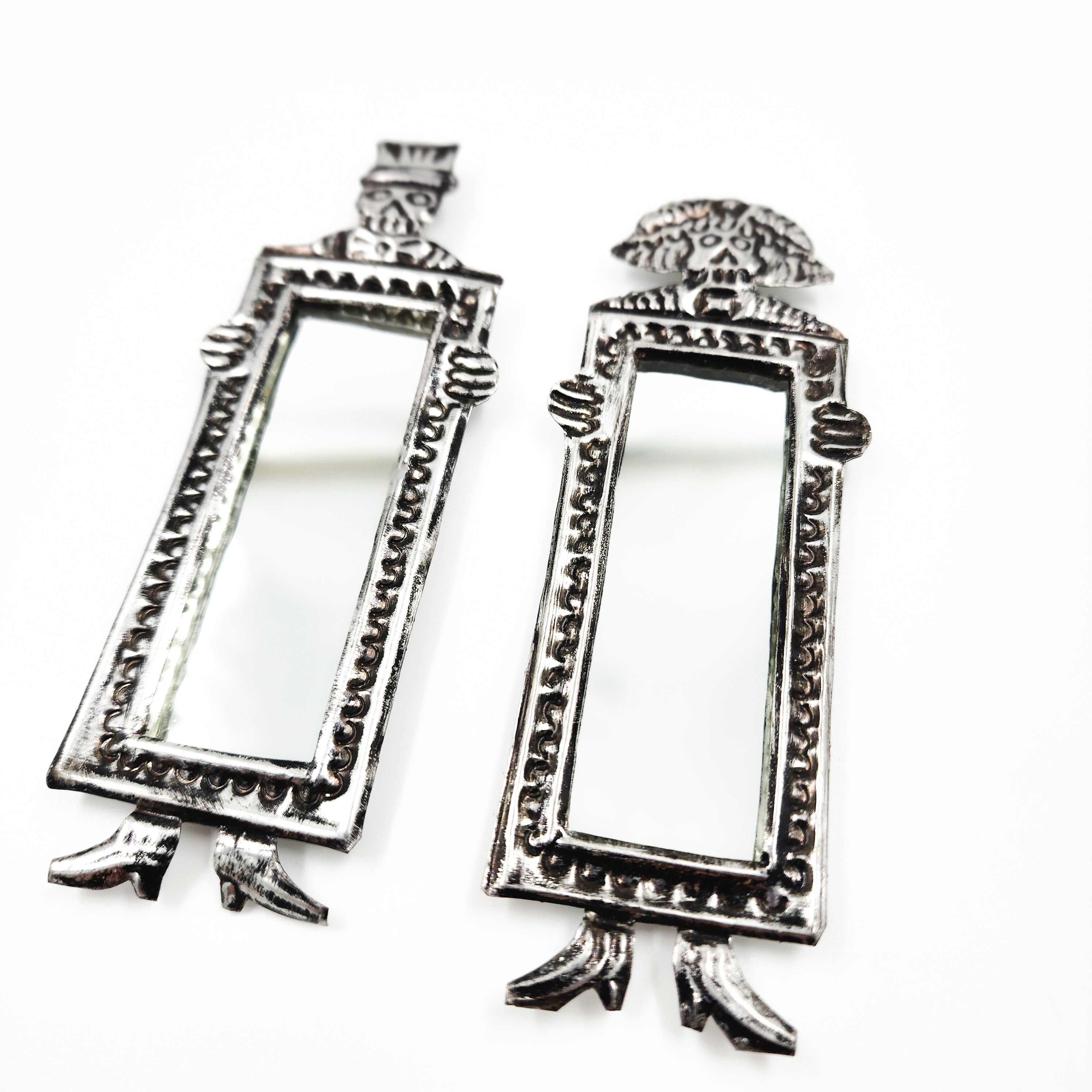 Espejos chicos Catrines de hojalata repujada