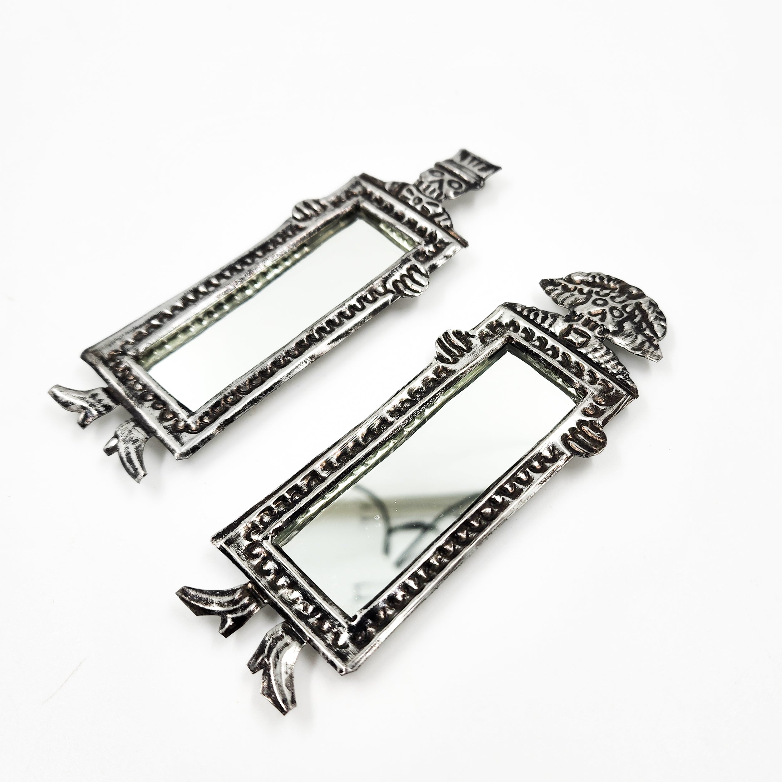 Espejos chicos Catrines de hojalata repujada