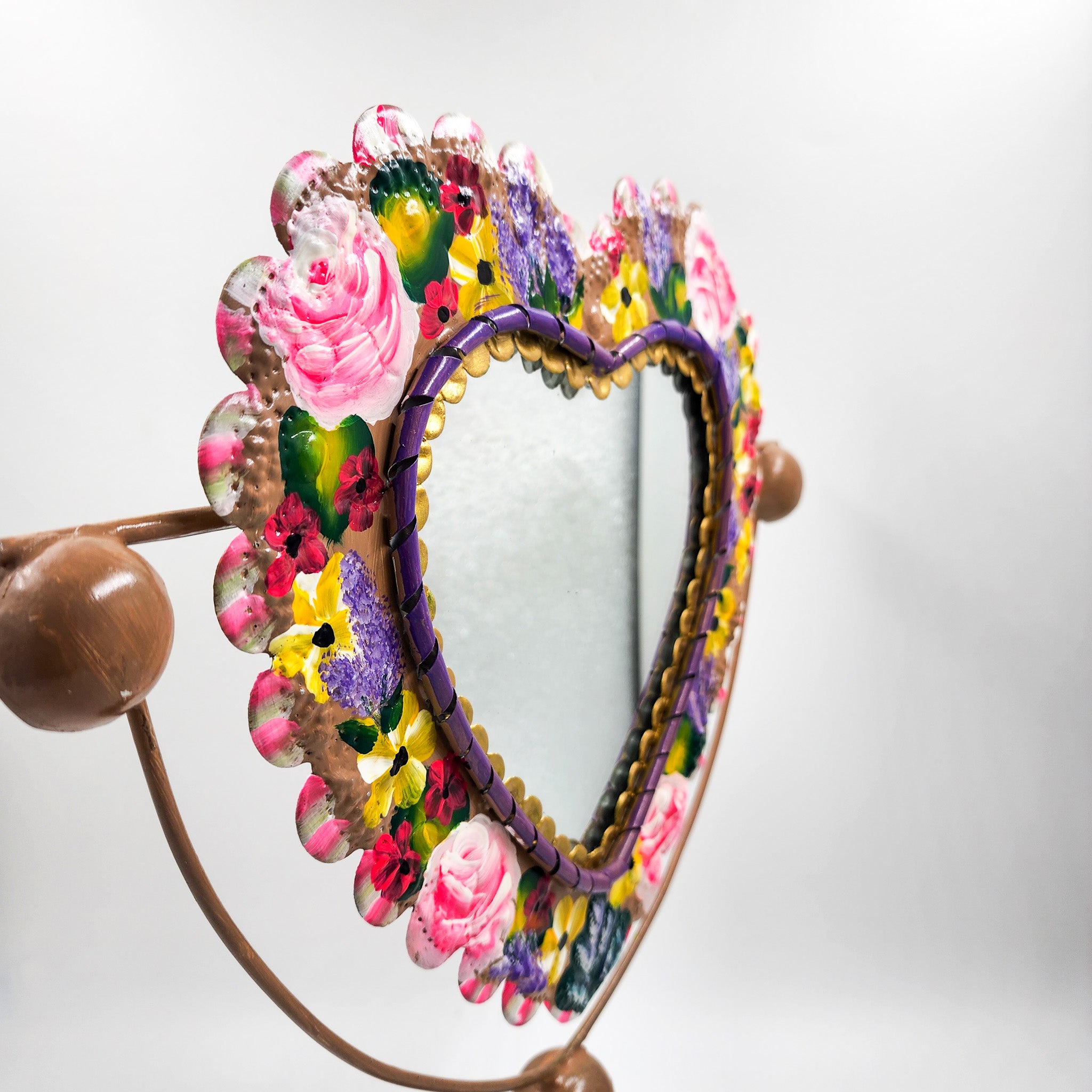 Espejo de mesa corazón de hojalata pintado a mano
