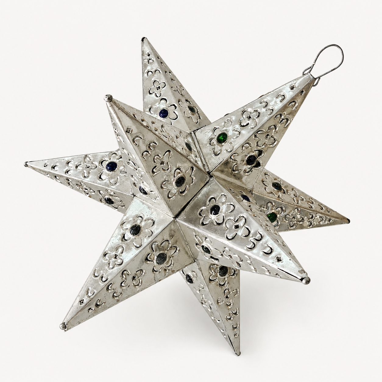 Estrellas de hojalata con canicas