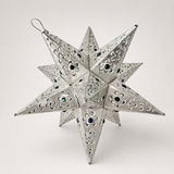 Estrellas de hojalata con canicas