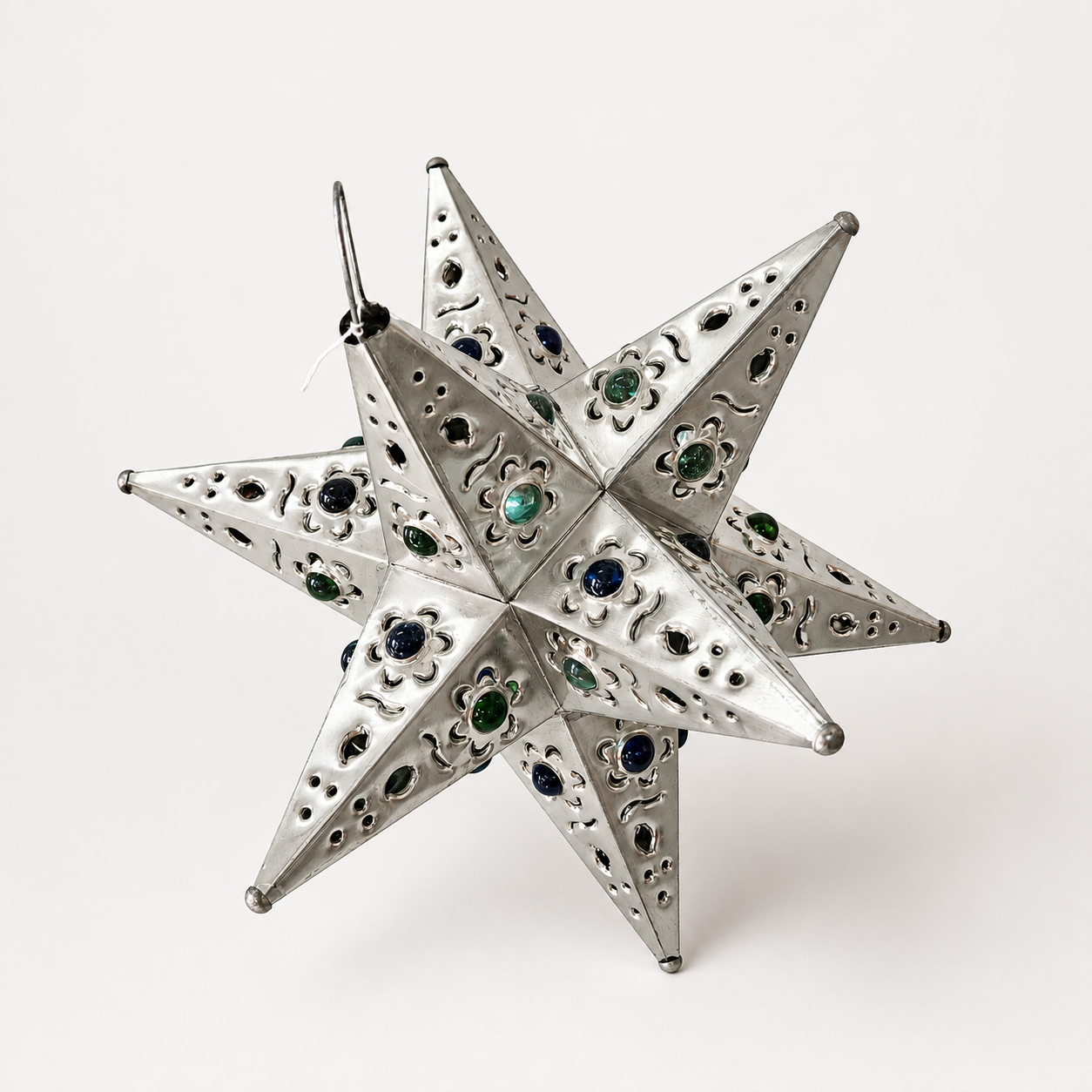 Estrellas de hojalata con canicas